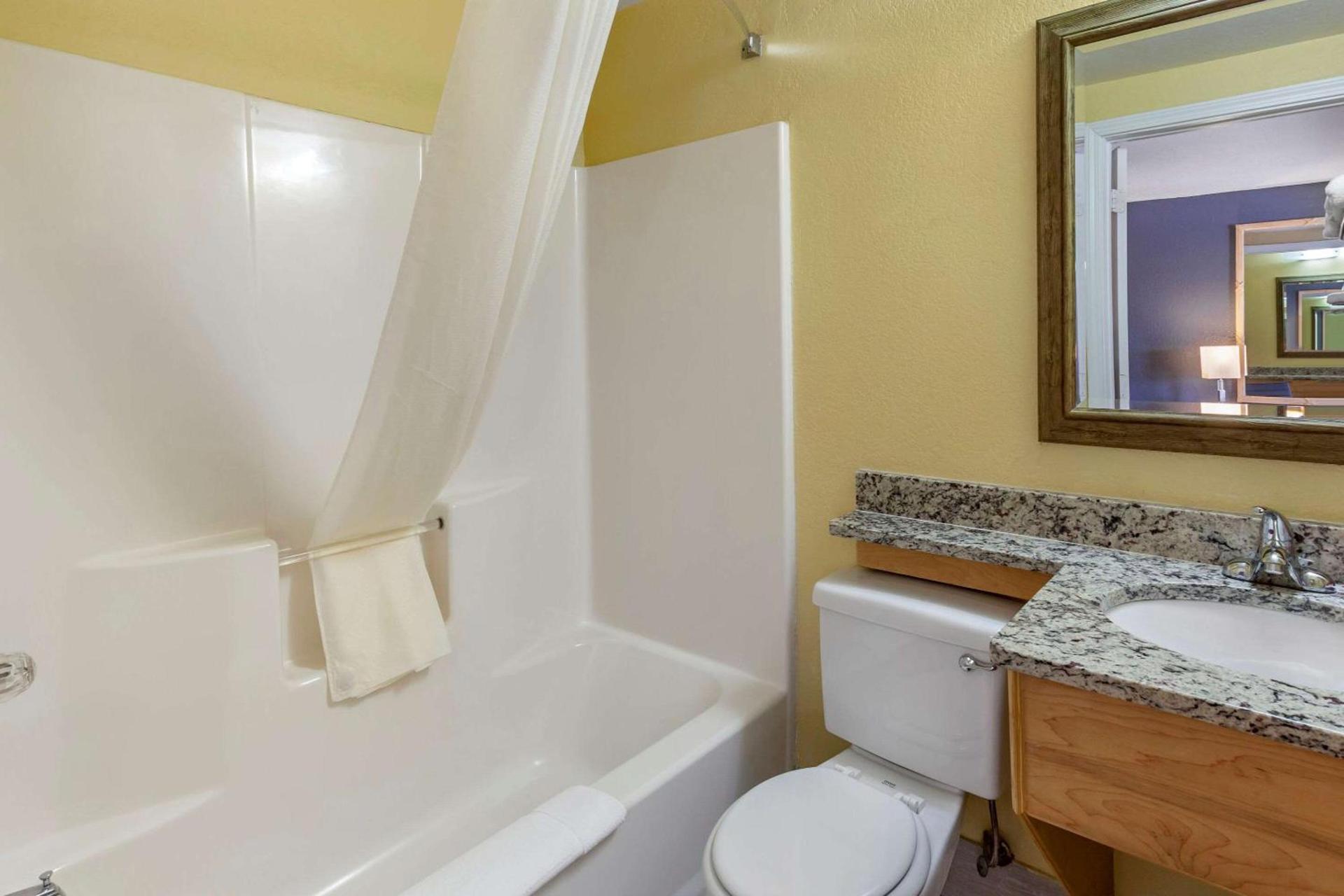 Econo Lodge Clovis photo 27