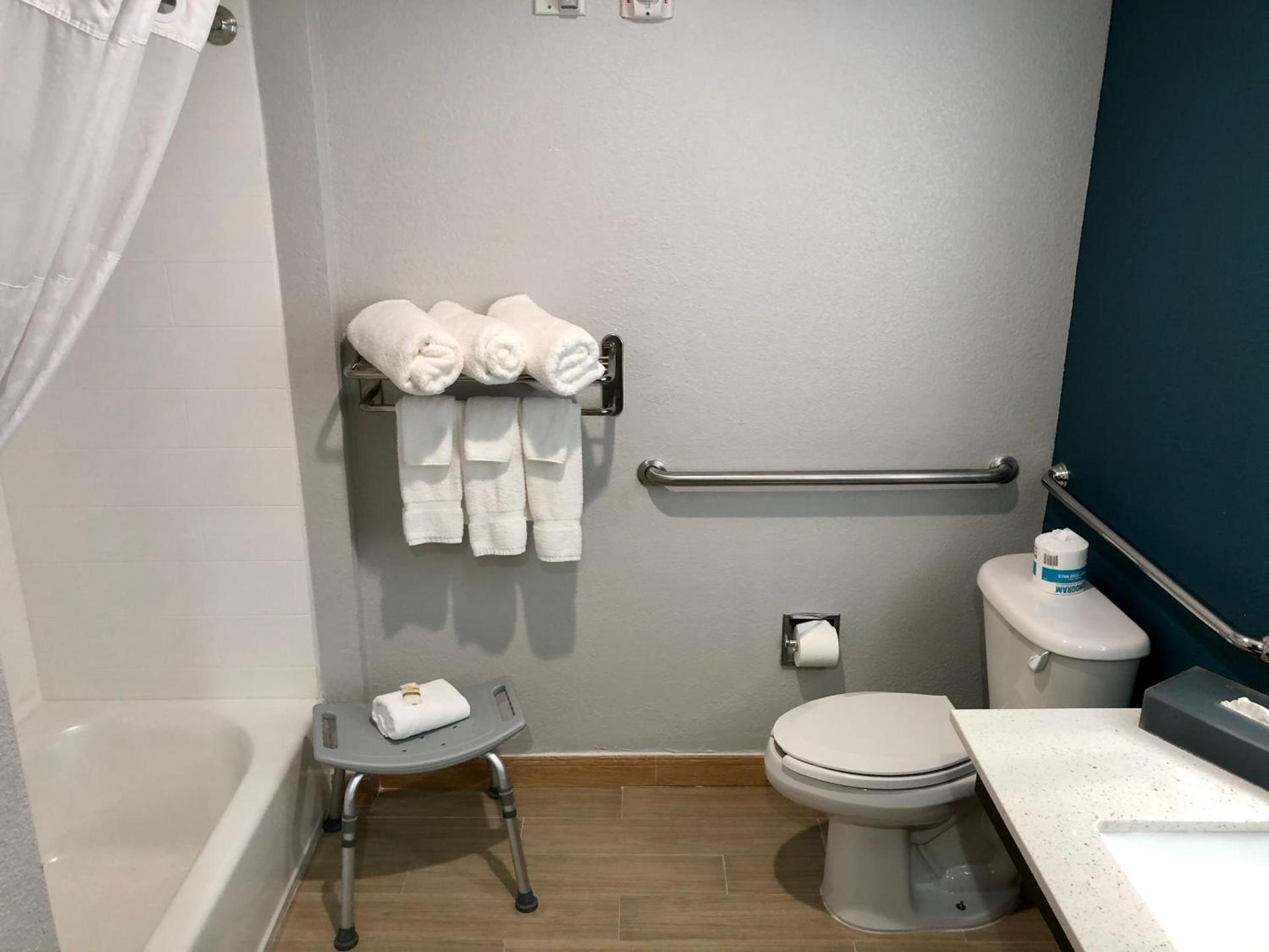 La Quinta by Wyndham Tampa Central photo 13