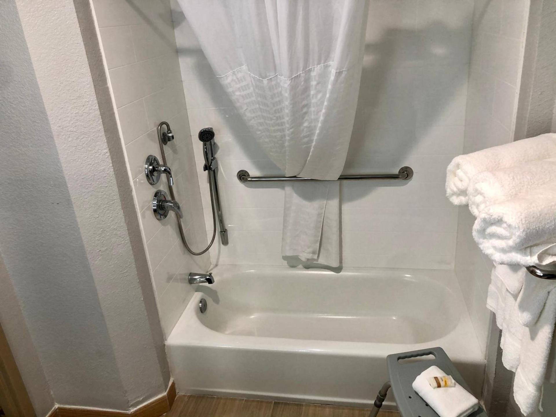 La Quinta by Wyndham Tampa Central photo 12