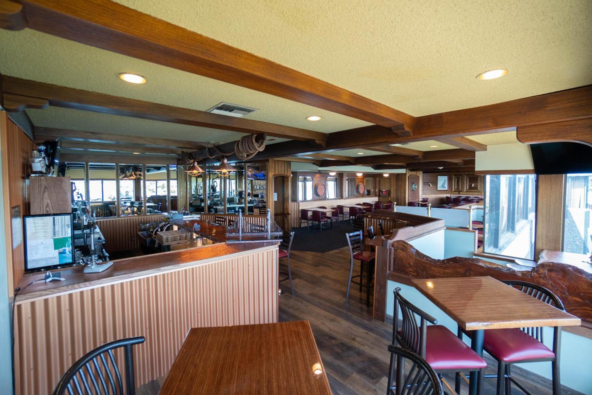 Clover Island Inn photo 2