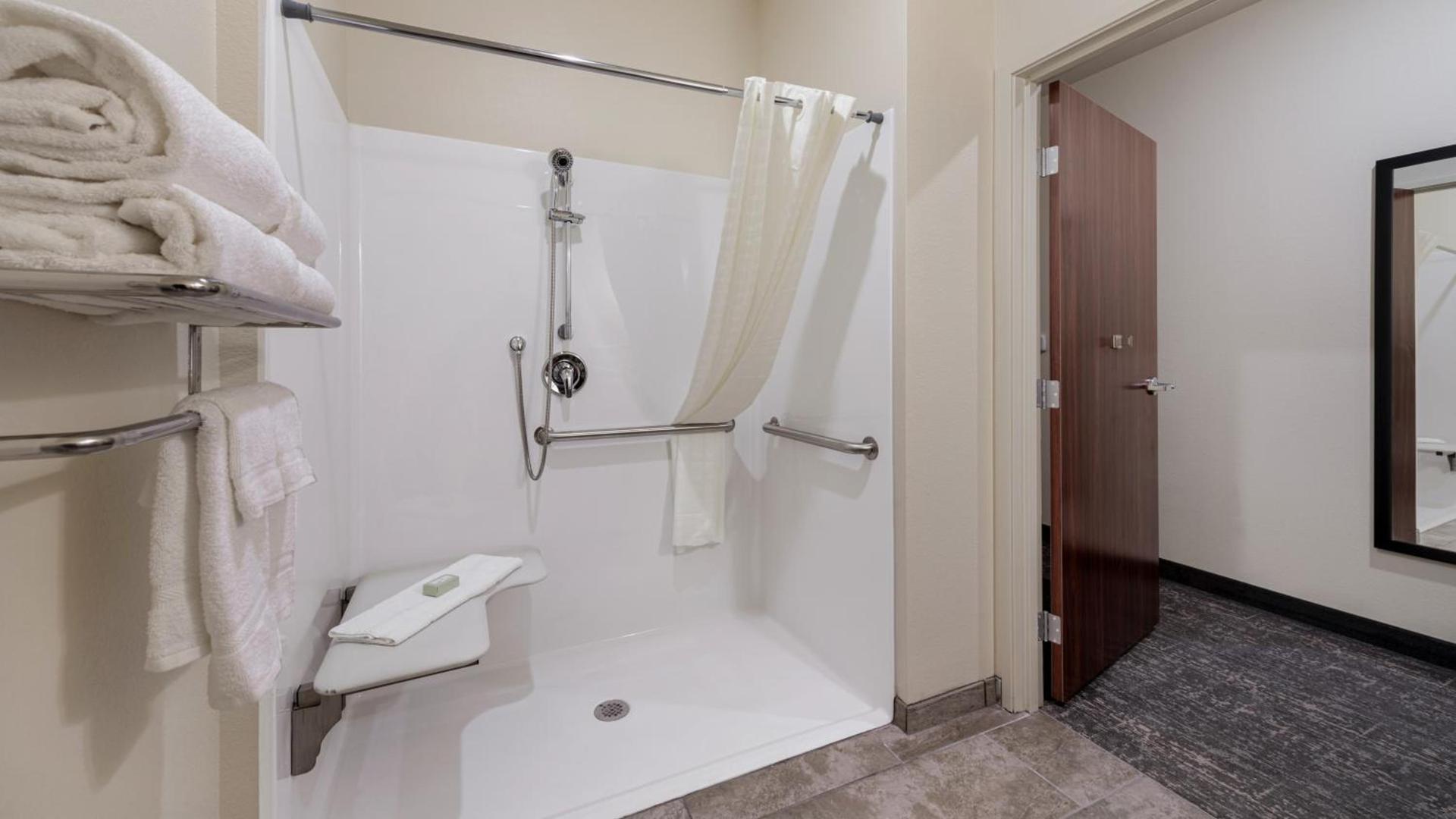 Cobblestone Hotel & Suites - Two Rivers photo 10