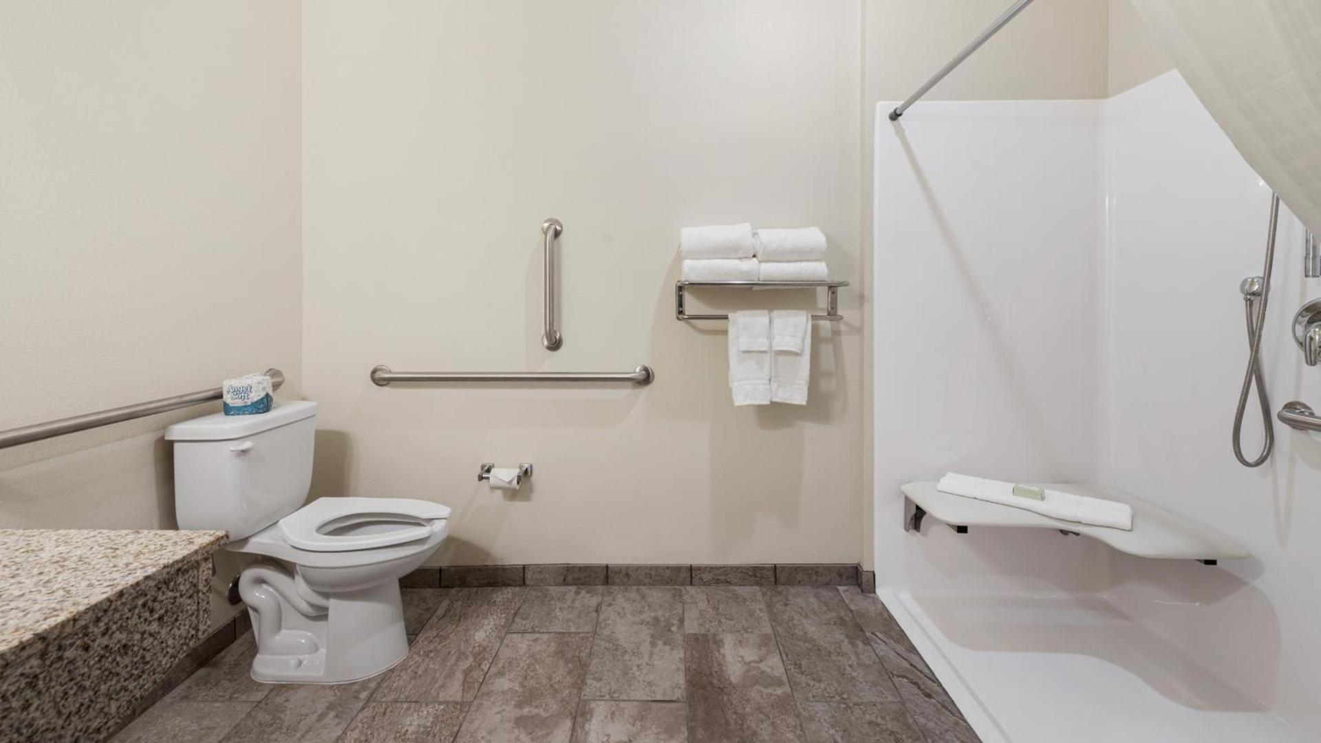 Cobblestone Hotel & Suites - Two Rivers photo 12