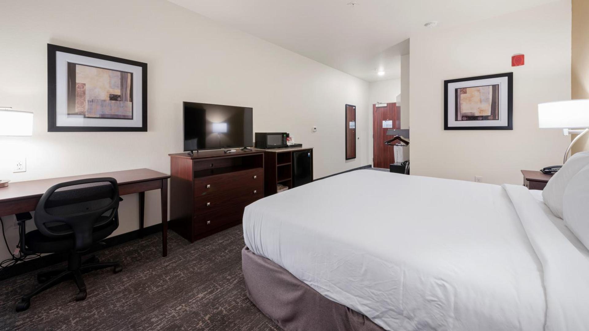 Cobblestone Hotel & Suites - Two Rivers photo 11