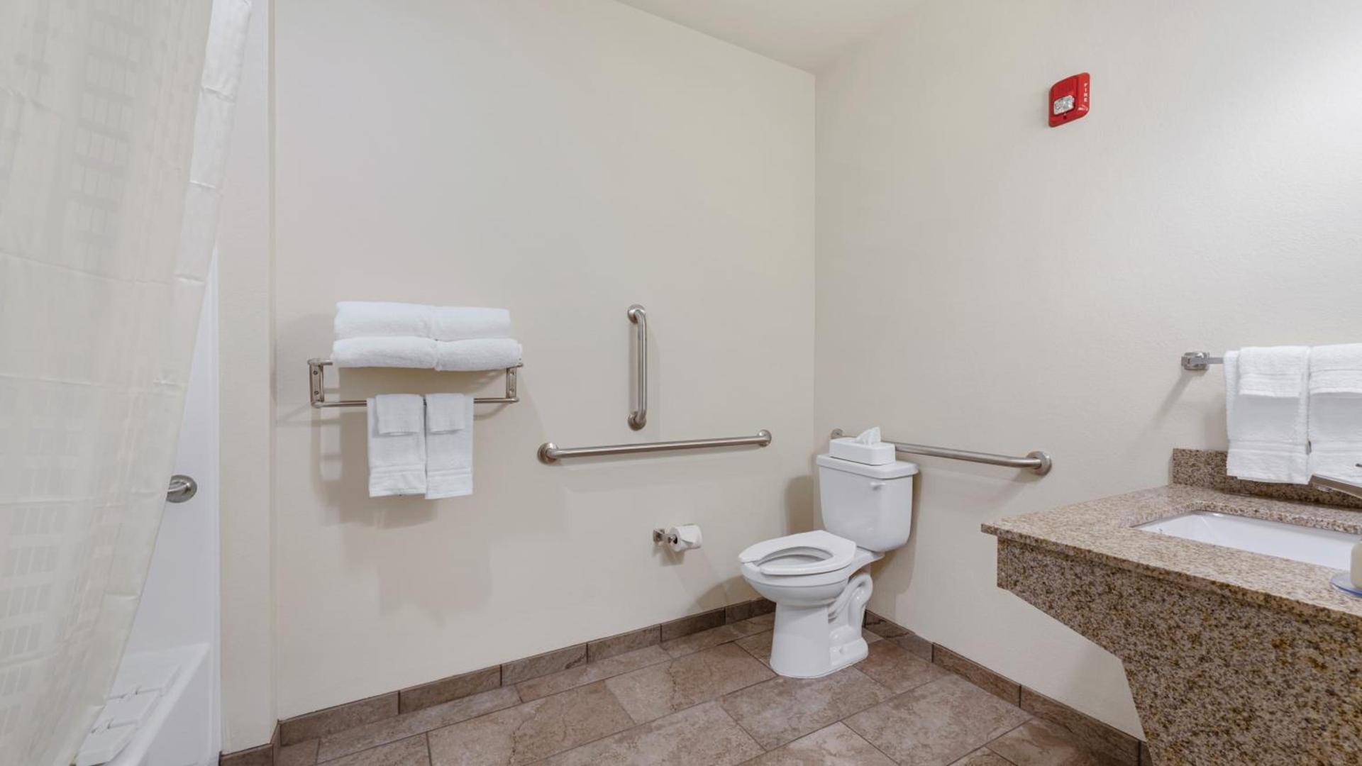 Cobblestone Hotel & Suites - Two Rivers photo 8