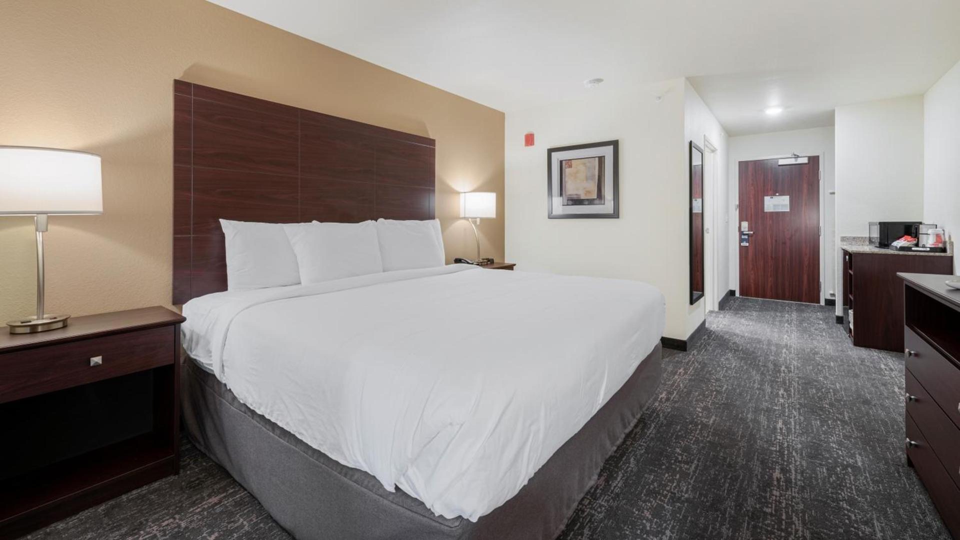 Cobblestone Hotel & Suites - Two Rivers photo 4