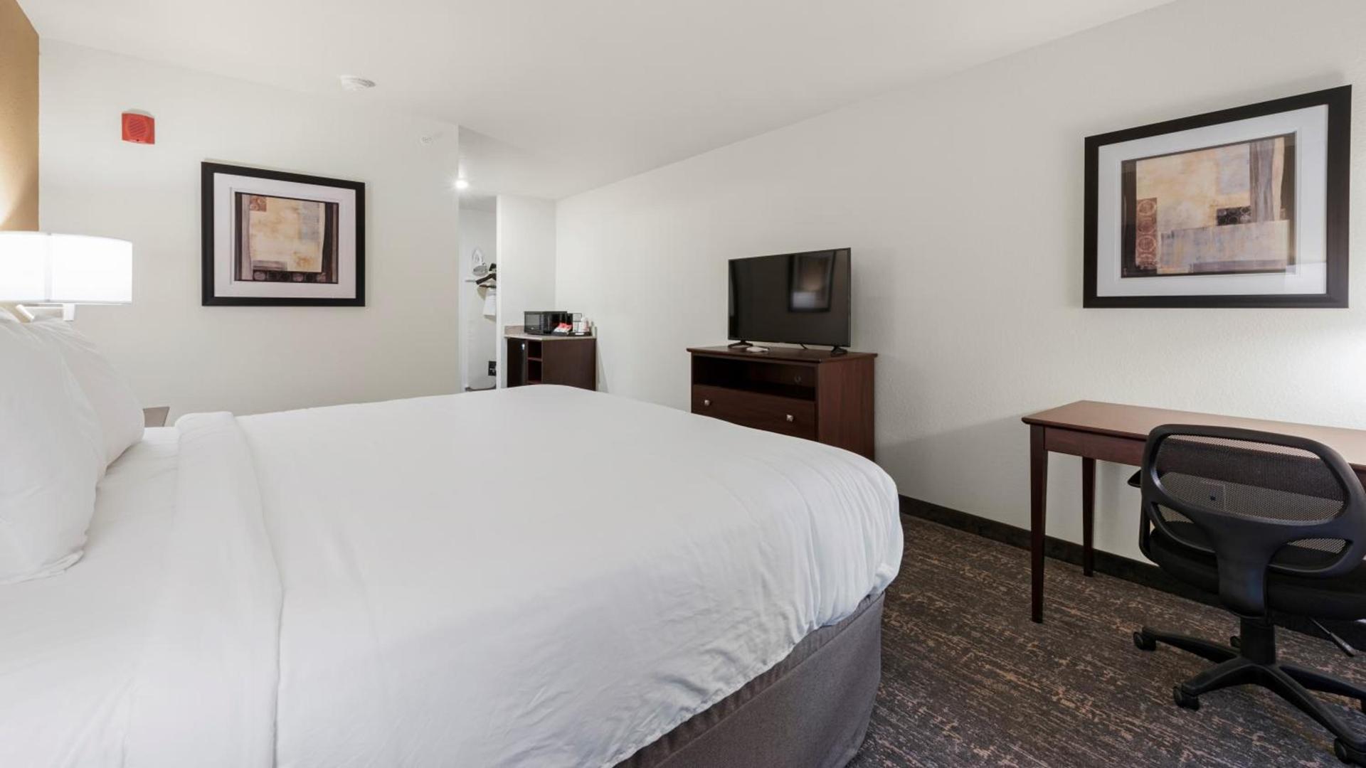 Cobblestone Hotel & Suites - Two Rivers photo 5