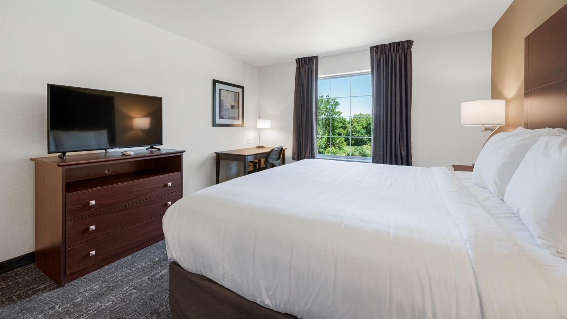 Cobblestone Hotel & Suites - Two Rivers photo 6