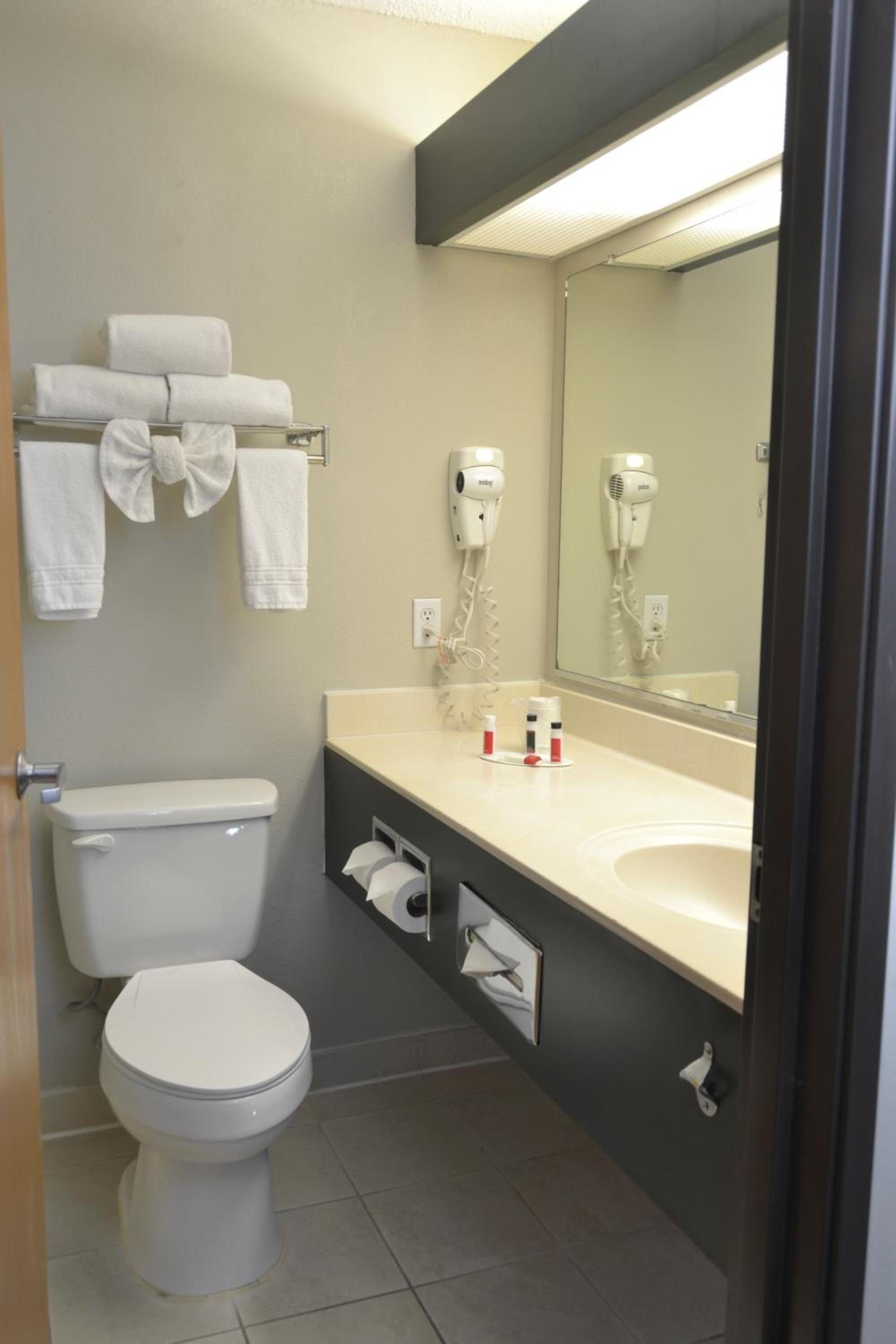 Days Inn & Suites by Wyndham Airport Albuquerque photo 31