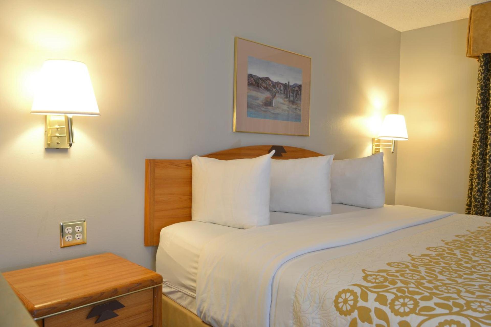 Days Inn & Suites by Wyndham Airport Albuquerque photo 30