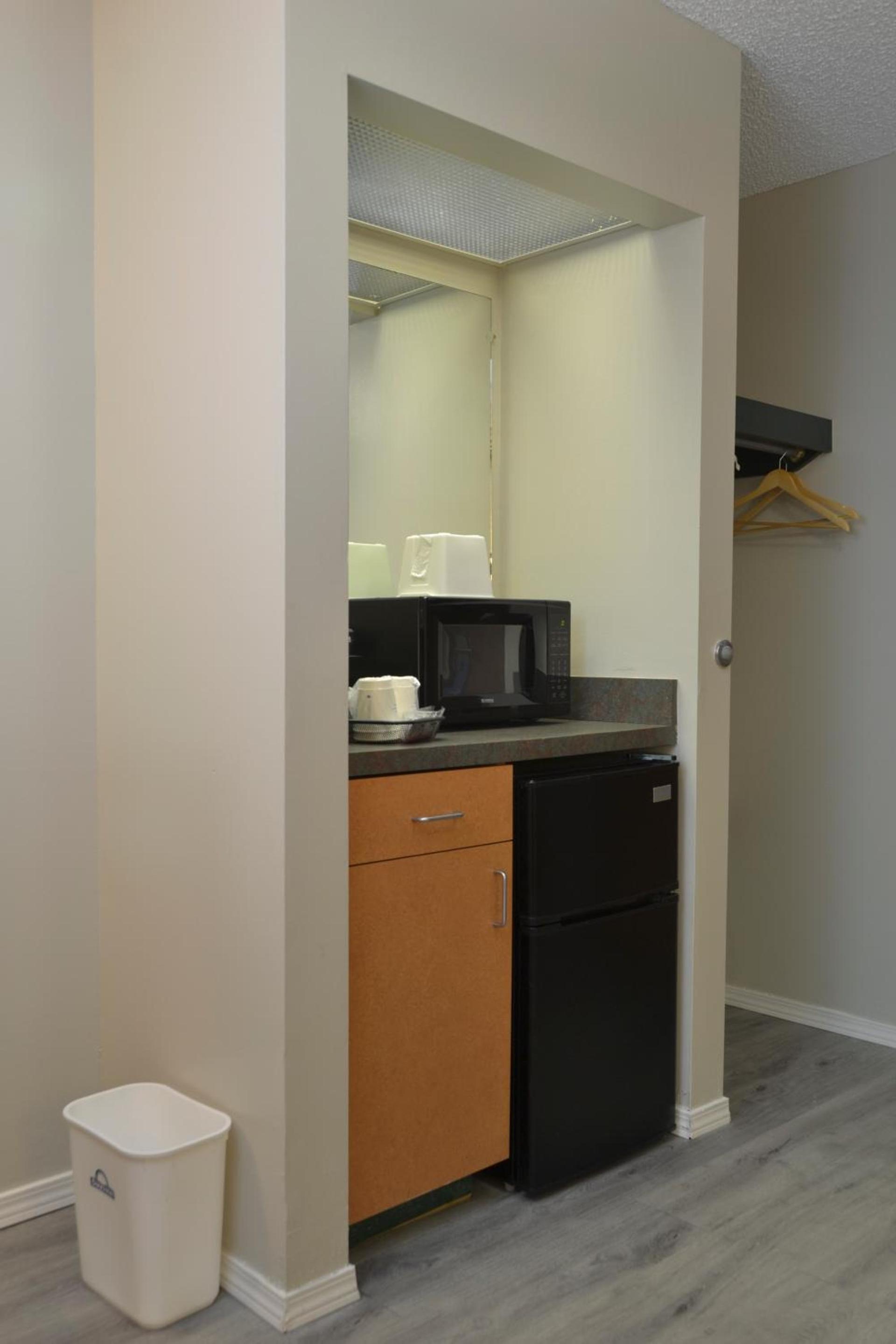 Days Inn & Suites by Wyndham Airport Albuquerque photo 19