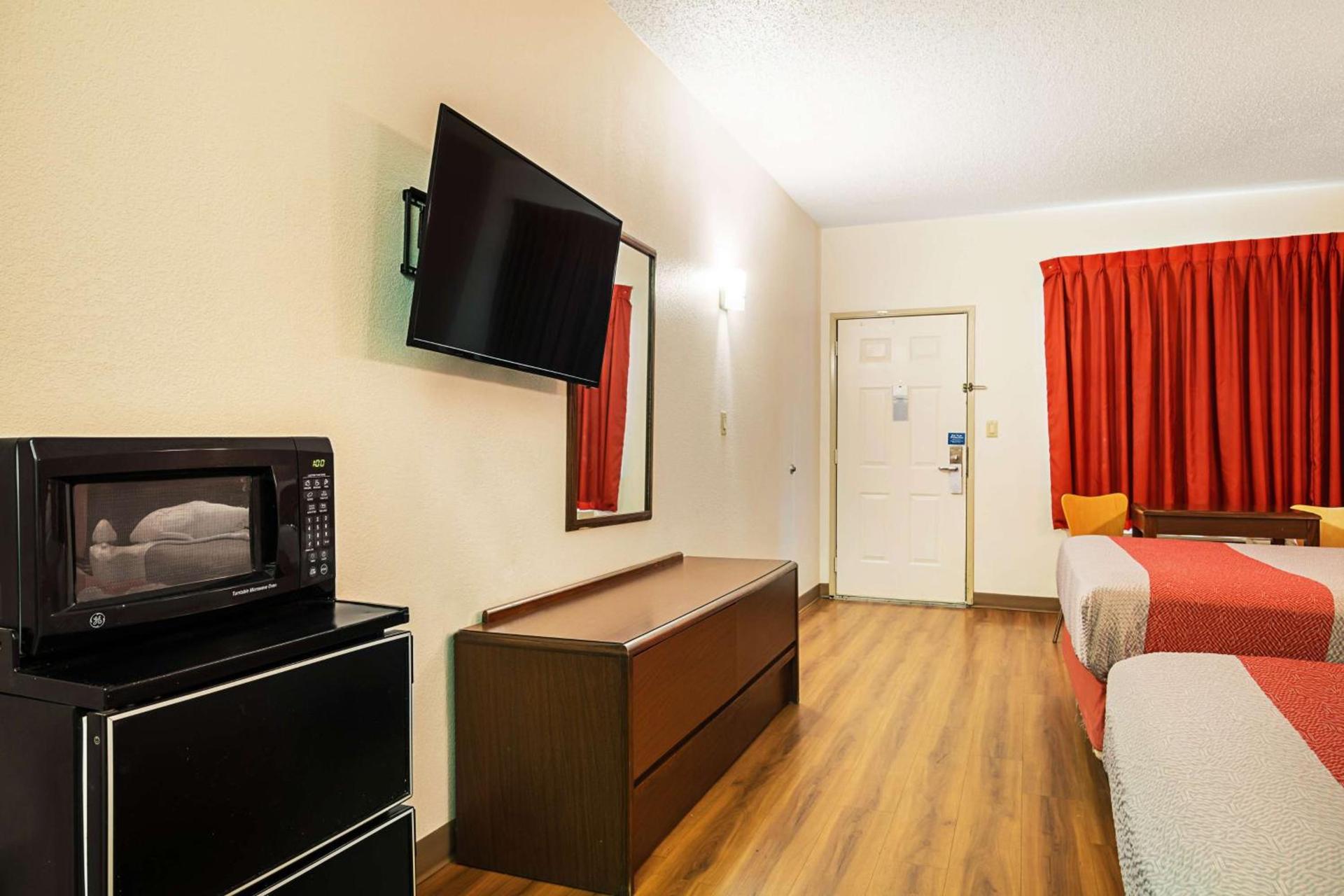 Motel 6-Covington, TN photo 11