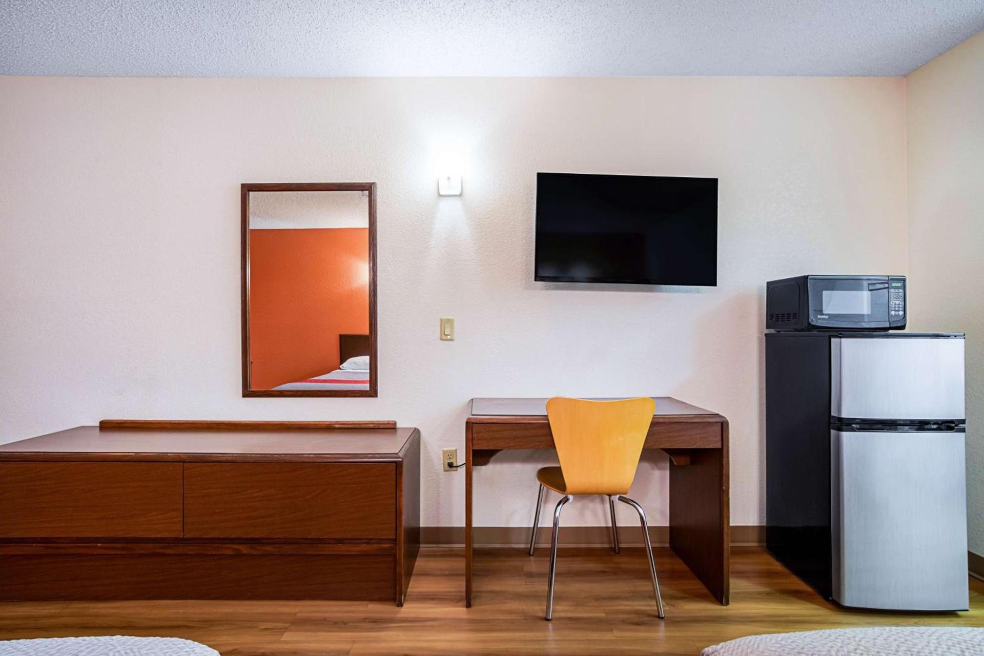 Motel 6-Covington, TN photo 17
