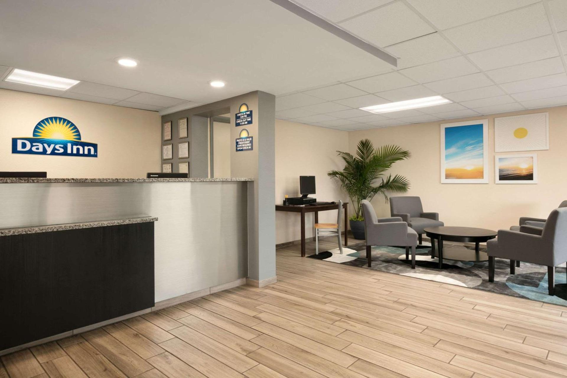 Days Inn by Wyndham Clearwater/Central photo 12