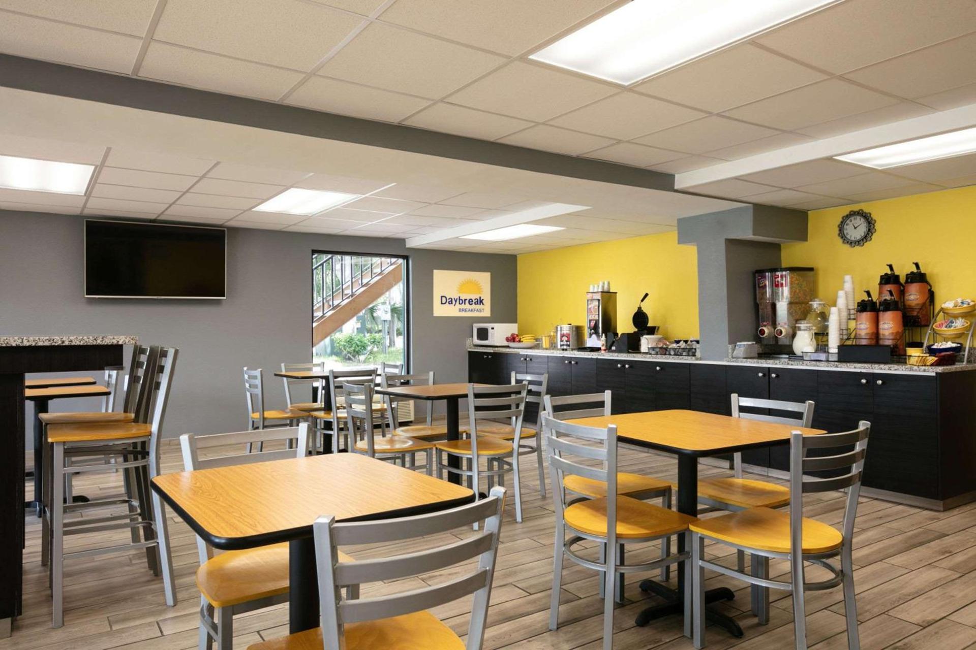 Days Inn by Wyndham Clearwater/Central photo 7