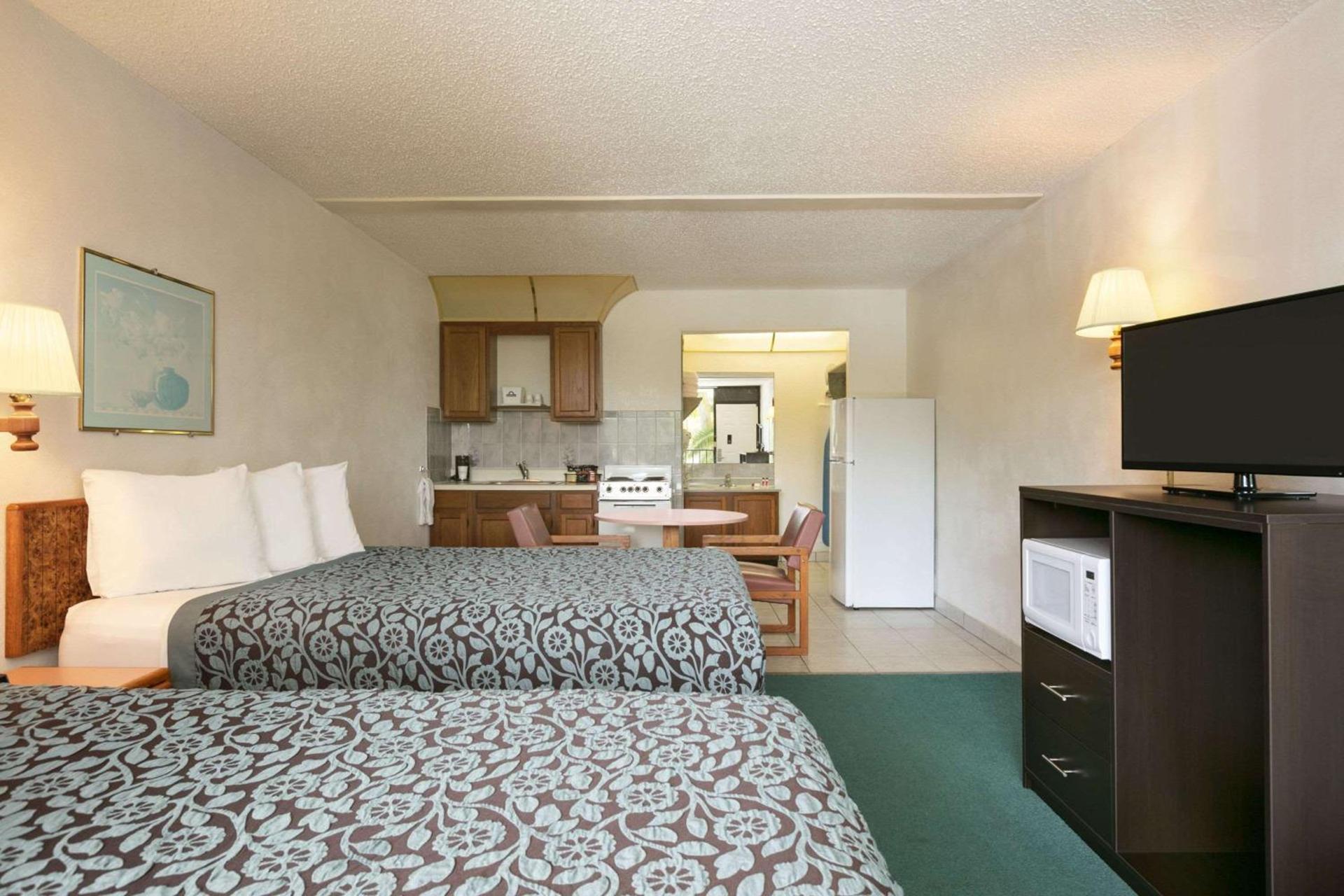 Days Inn by Wyndham Clearwater/Central photo 11