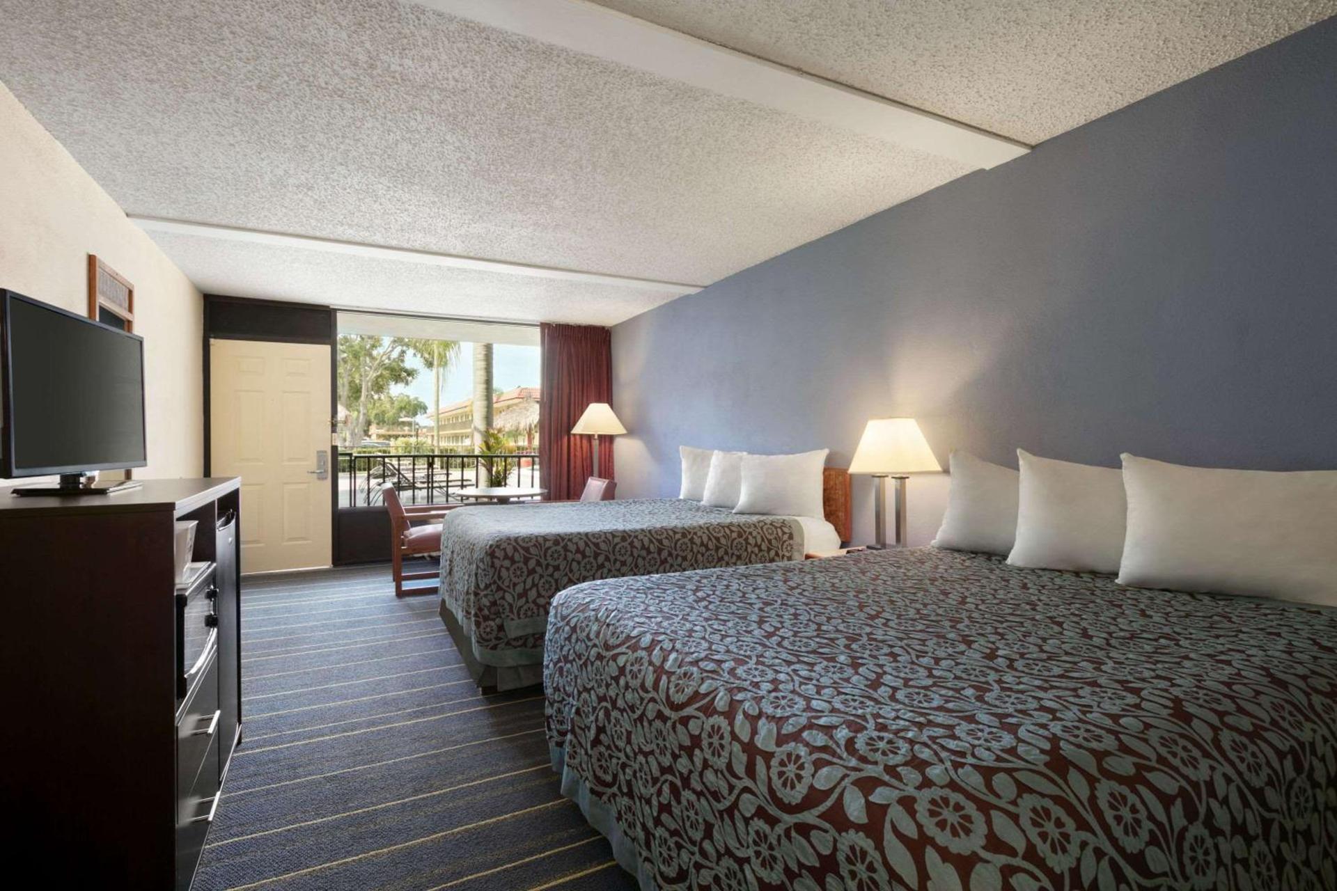 Days Inn by Wyndham Clearwater/Central photo 2