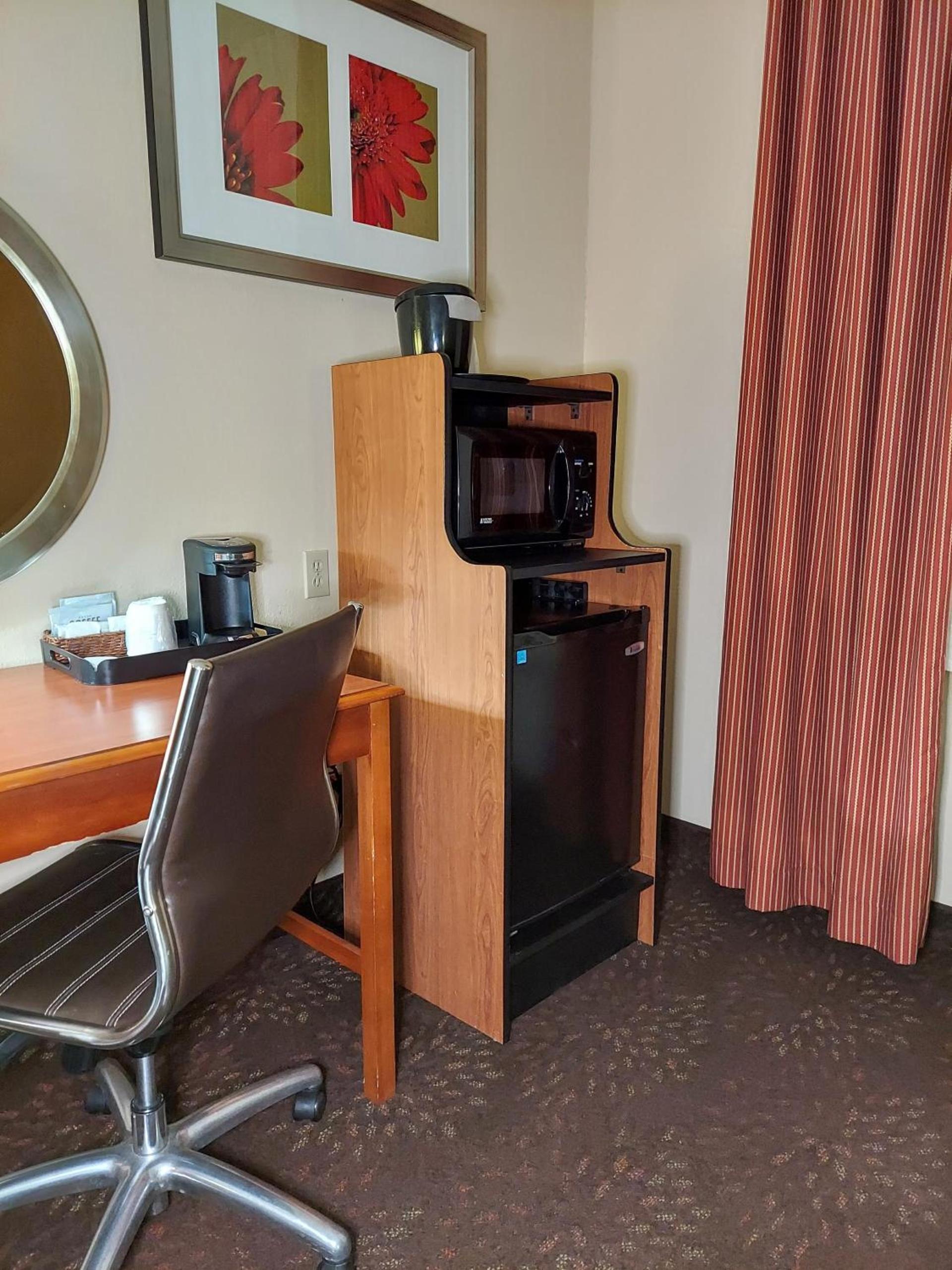Baymont by Wyndham Portage photo 15