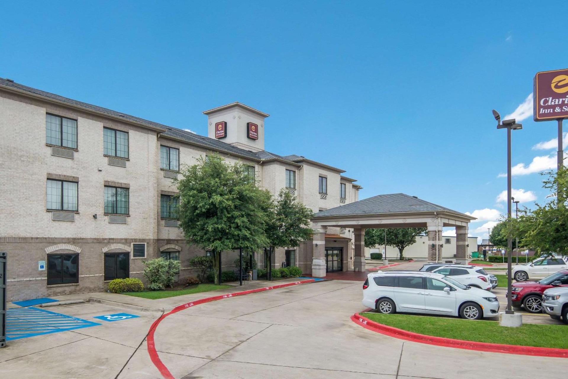 Clarion Inn & Suites Weatherford South photo 3