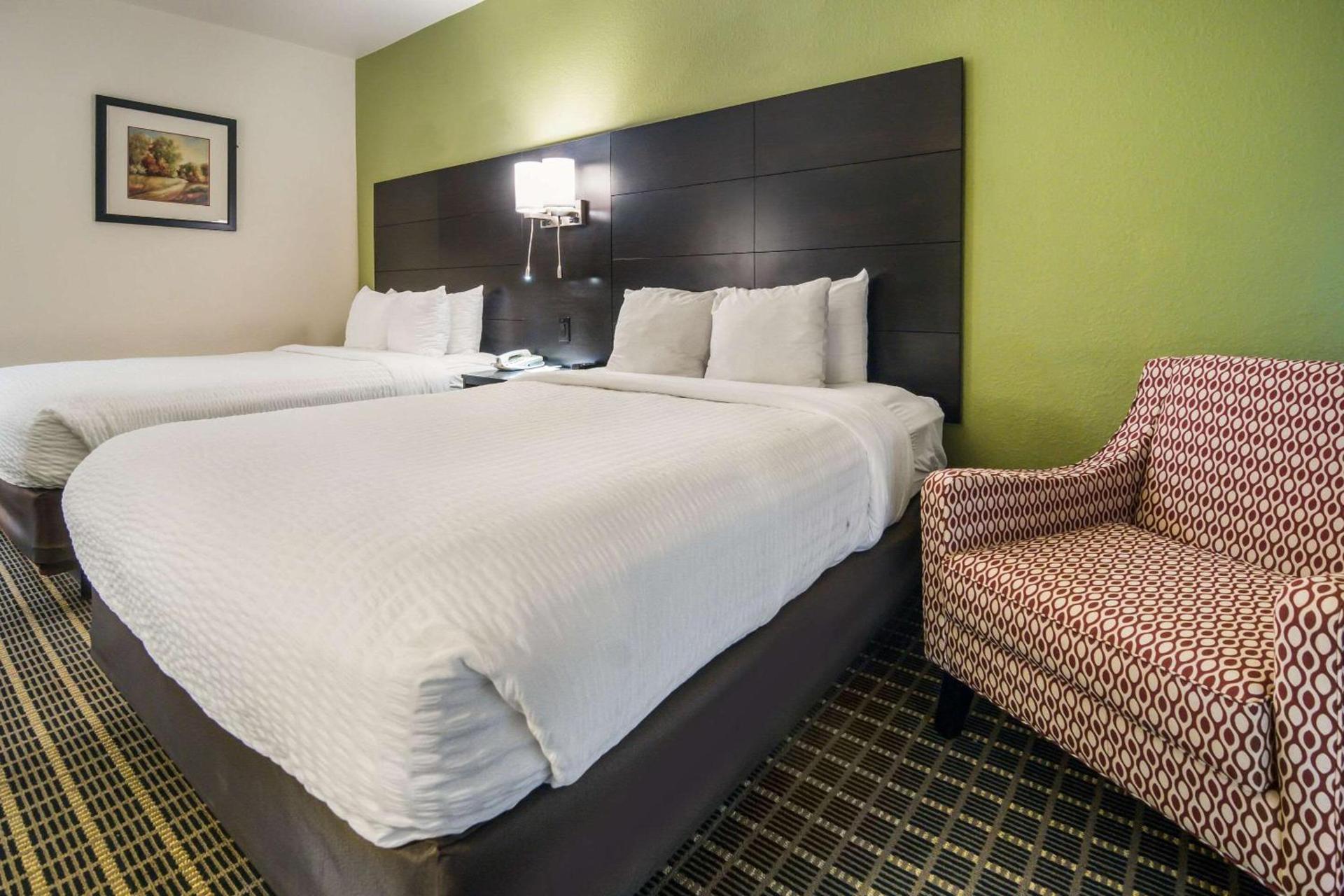 Clarion Inn & Suites Weatherford South photo 14