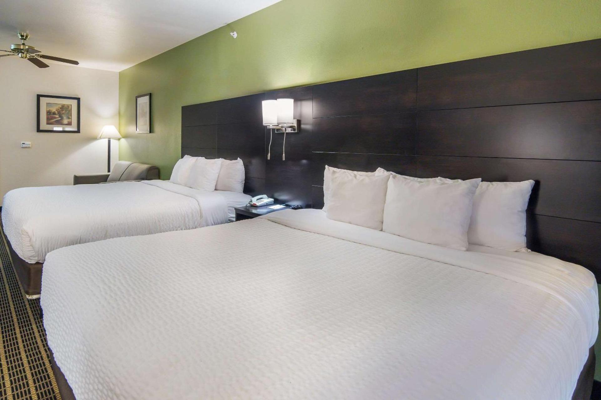 Clarion Inn & Suites Weatherford South photo 31