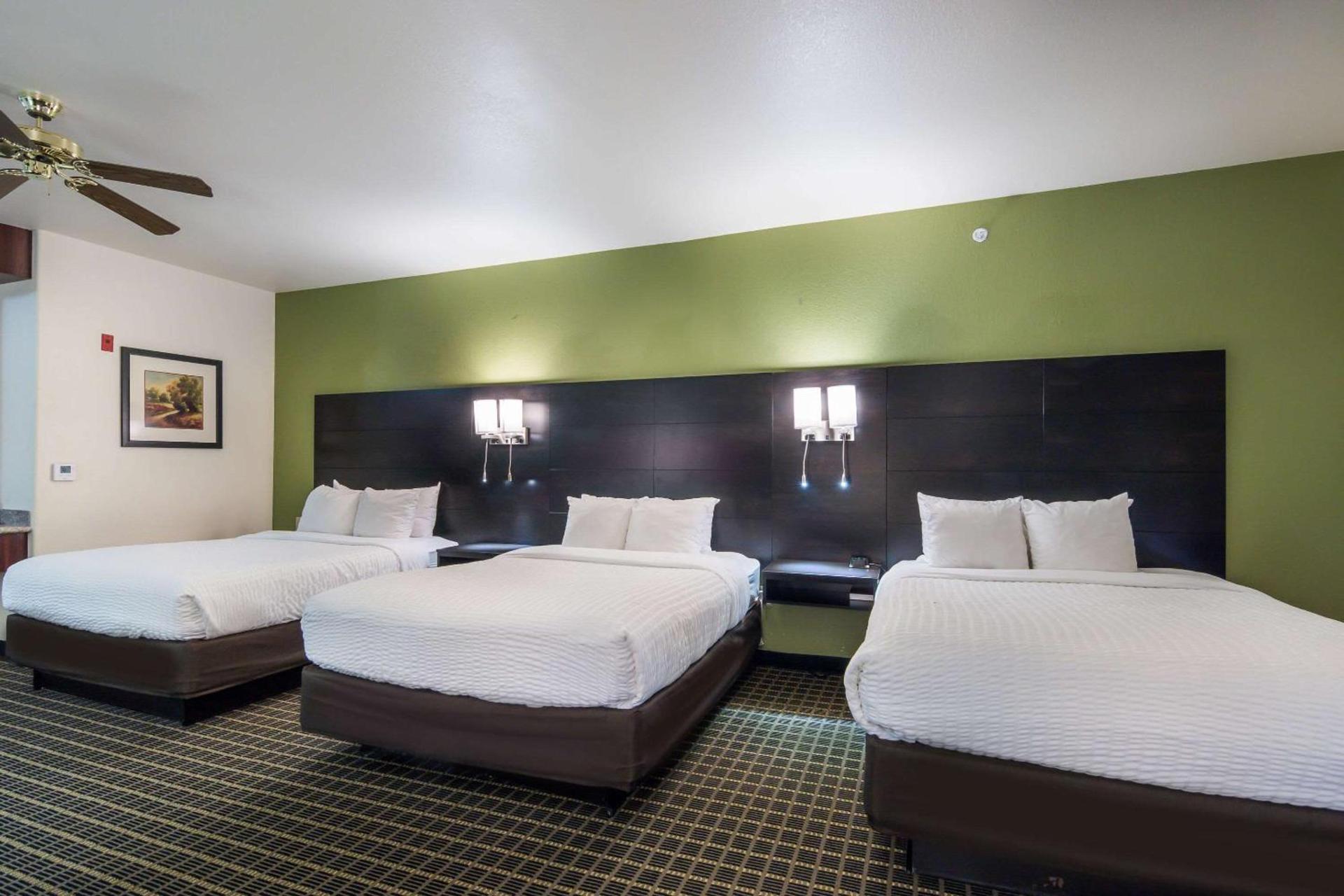 Clarion Inn & Suites Weatherford South photo 33