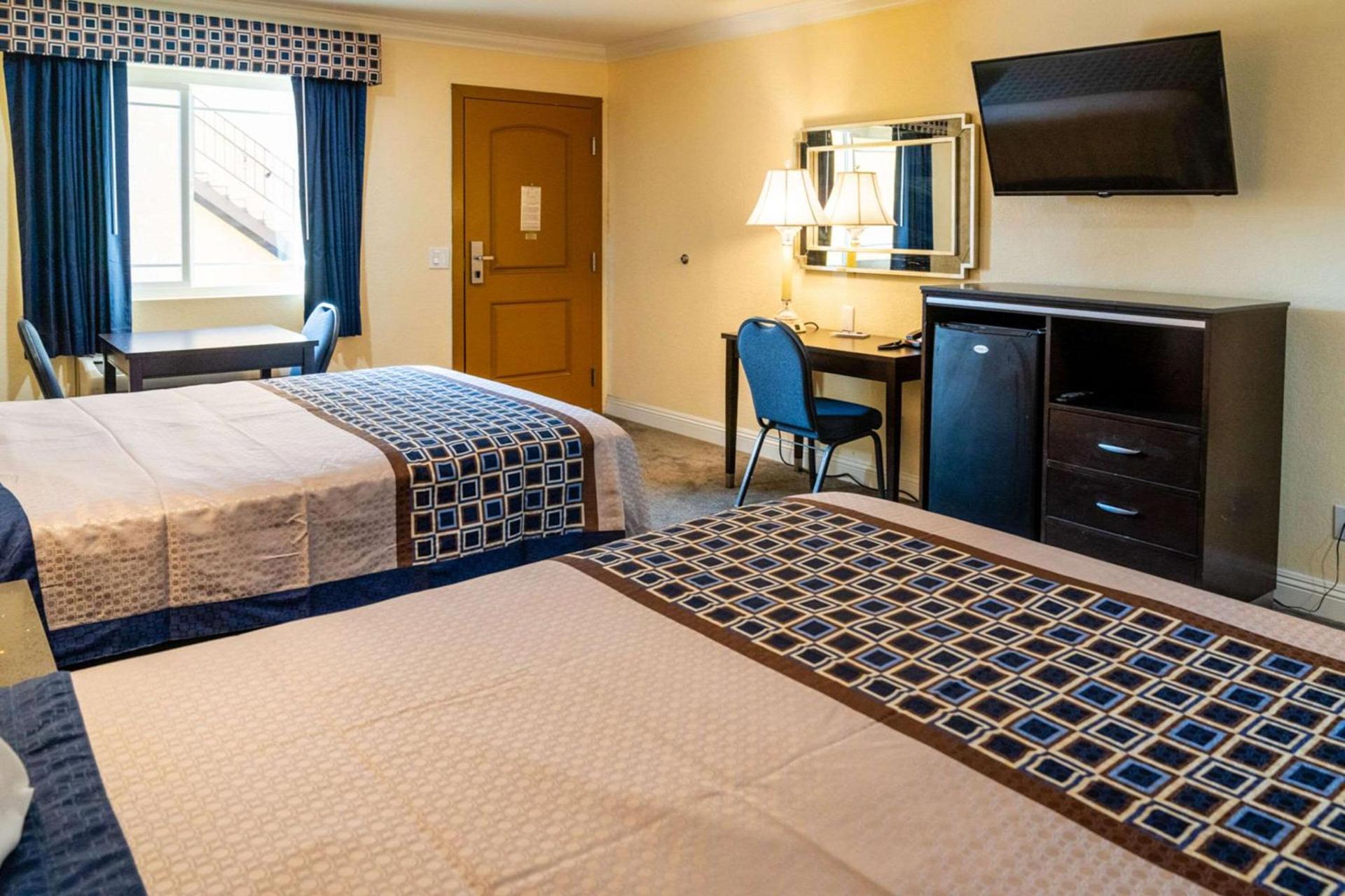 Rodeway Inn & Suites Colton-Riverside photo 11