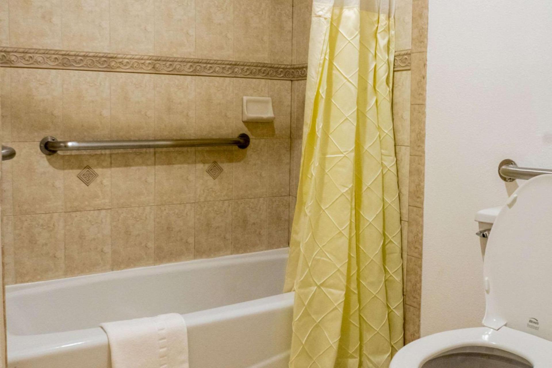 Rodeway Inn & Suites Colton-Riverside photo 13