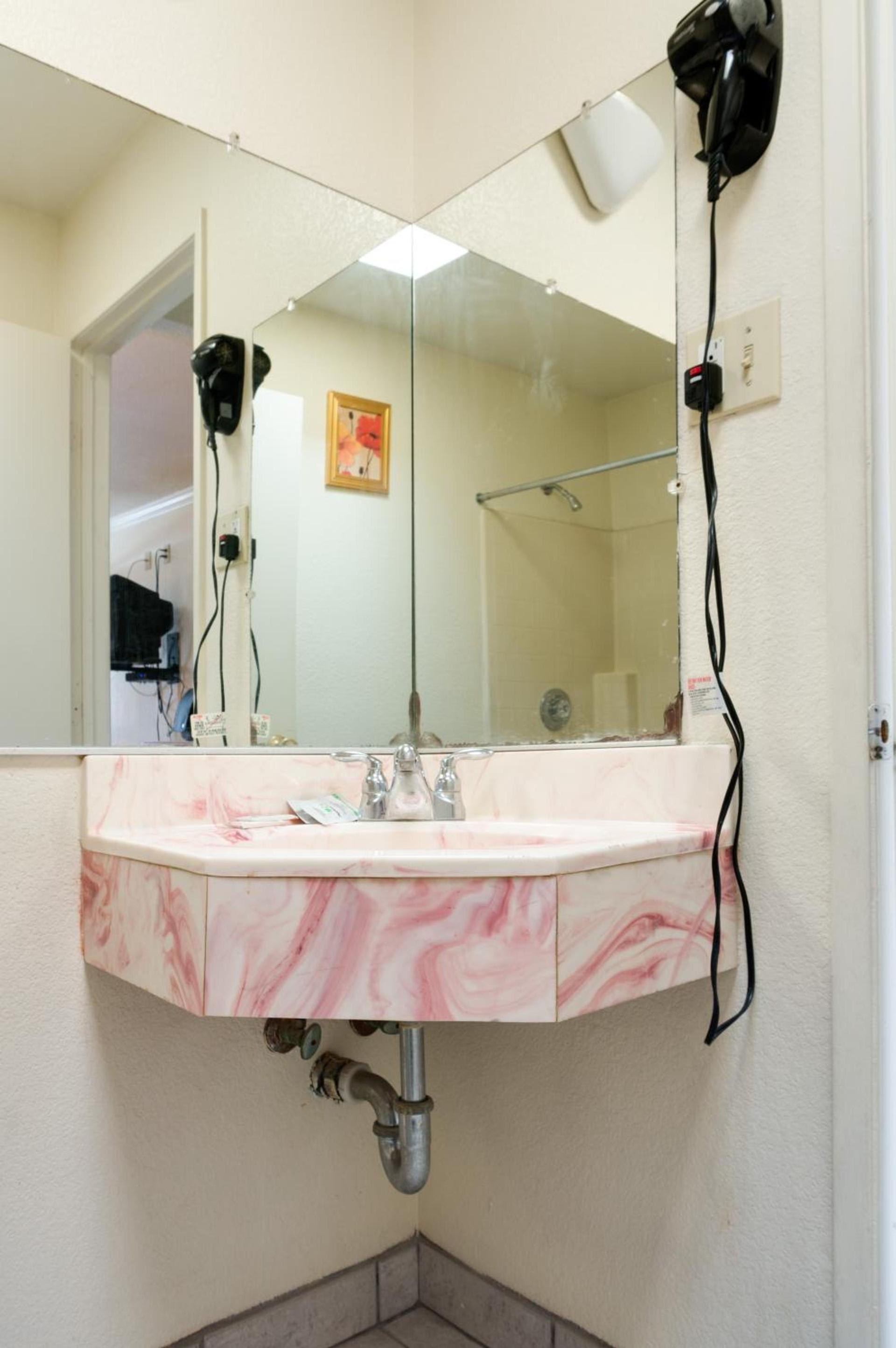 Mission Motel photo 7