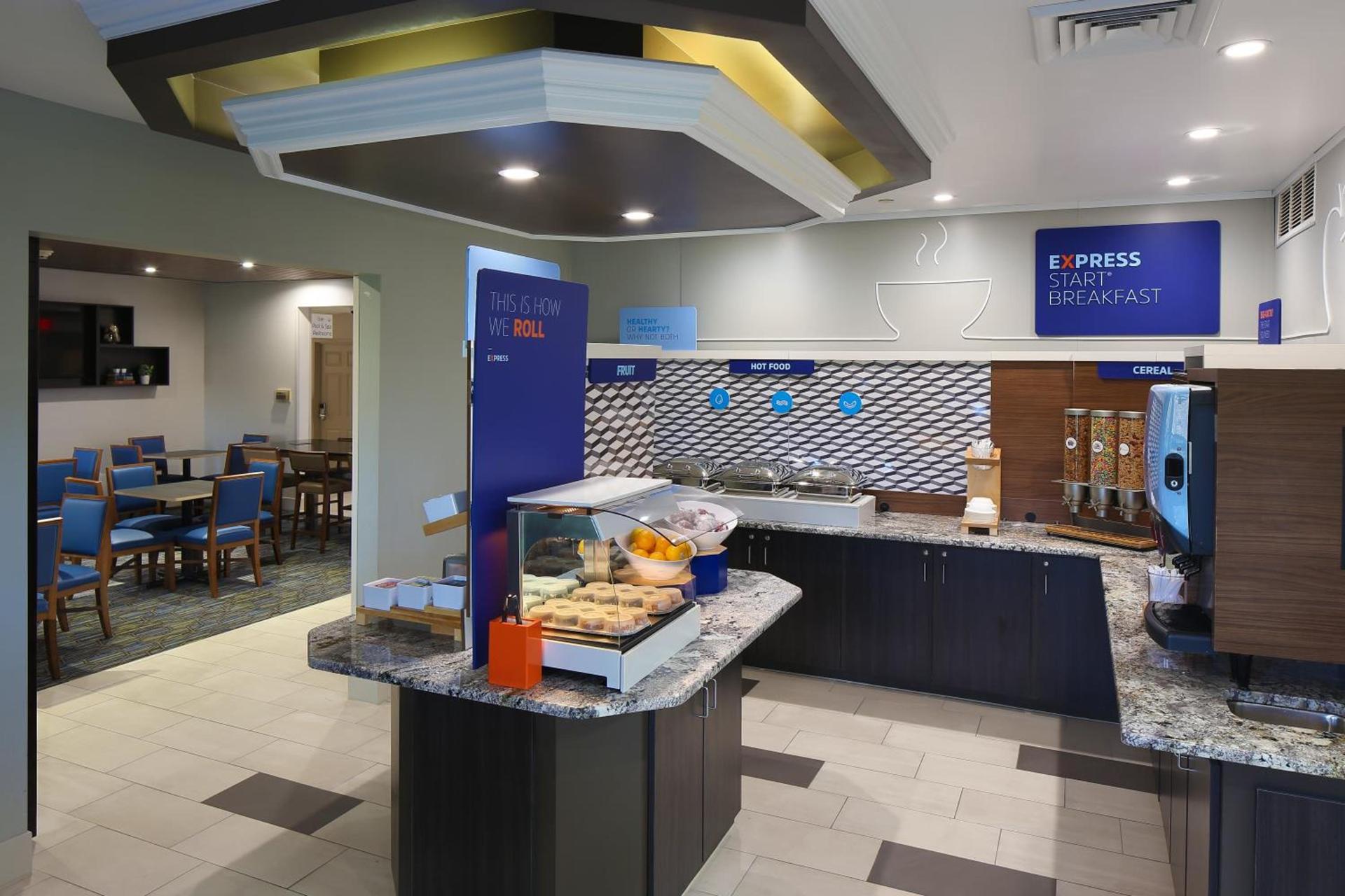 Holiday Inn Express Grand Rapids Southwest by IHG photo 11