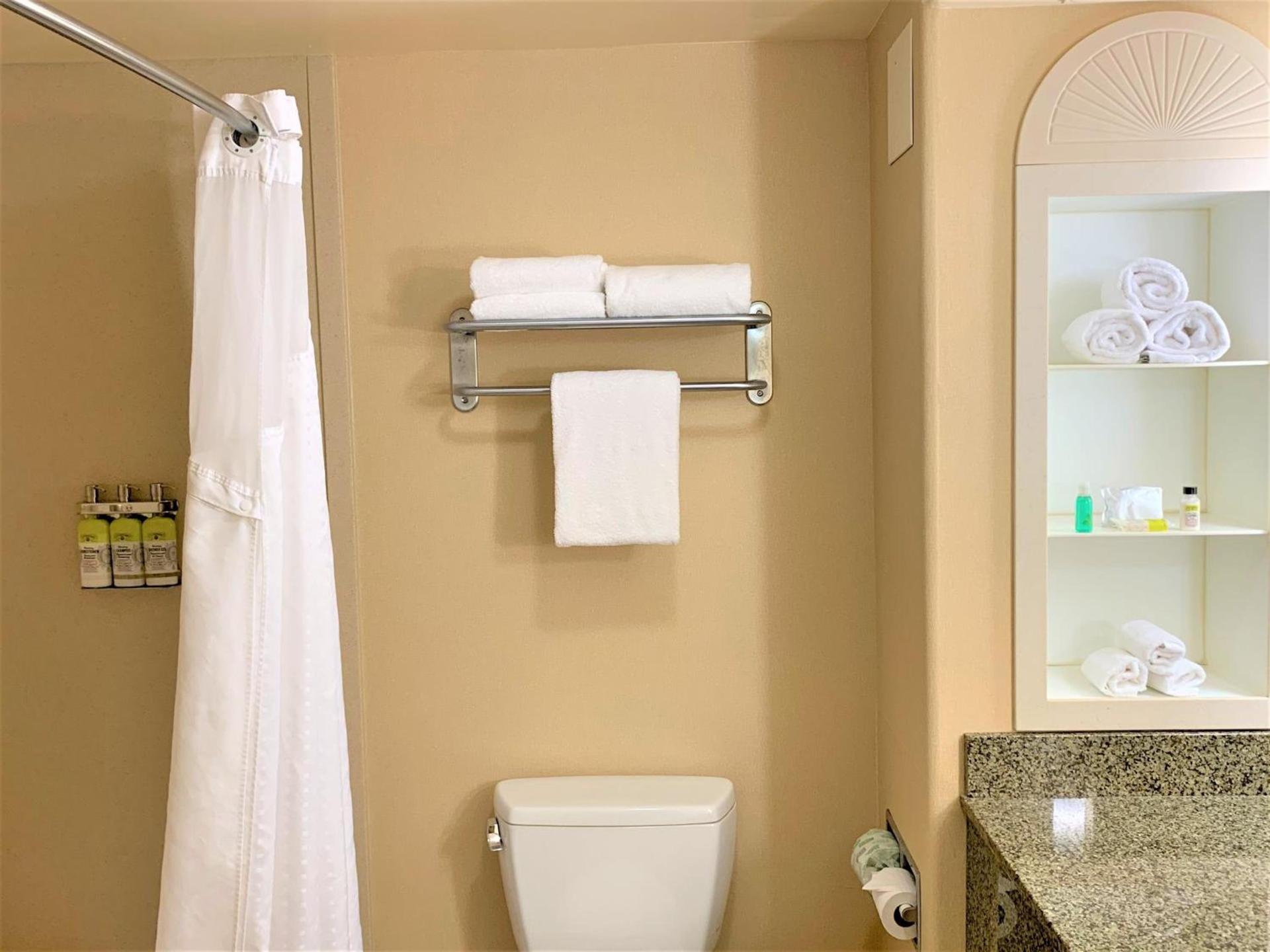Holiday Inn Express Fresno Northwest - Herndon by IHG photo 34
