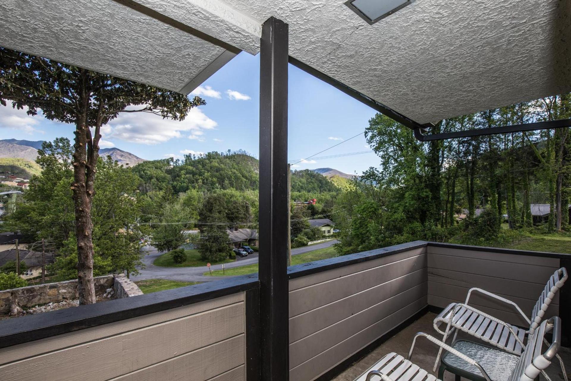 Fabulous Chalet Inn photo 7
