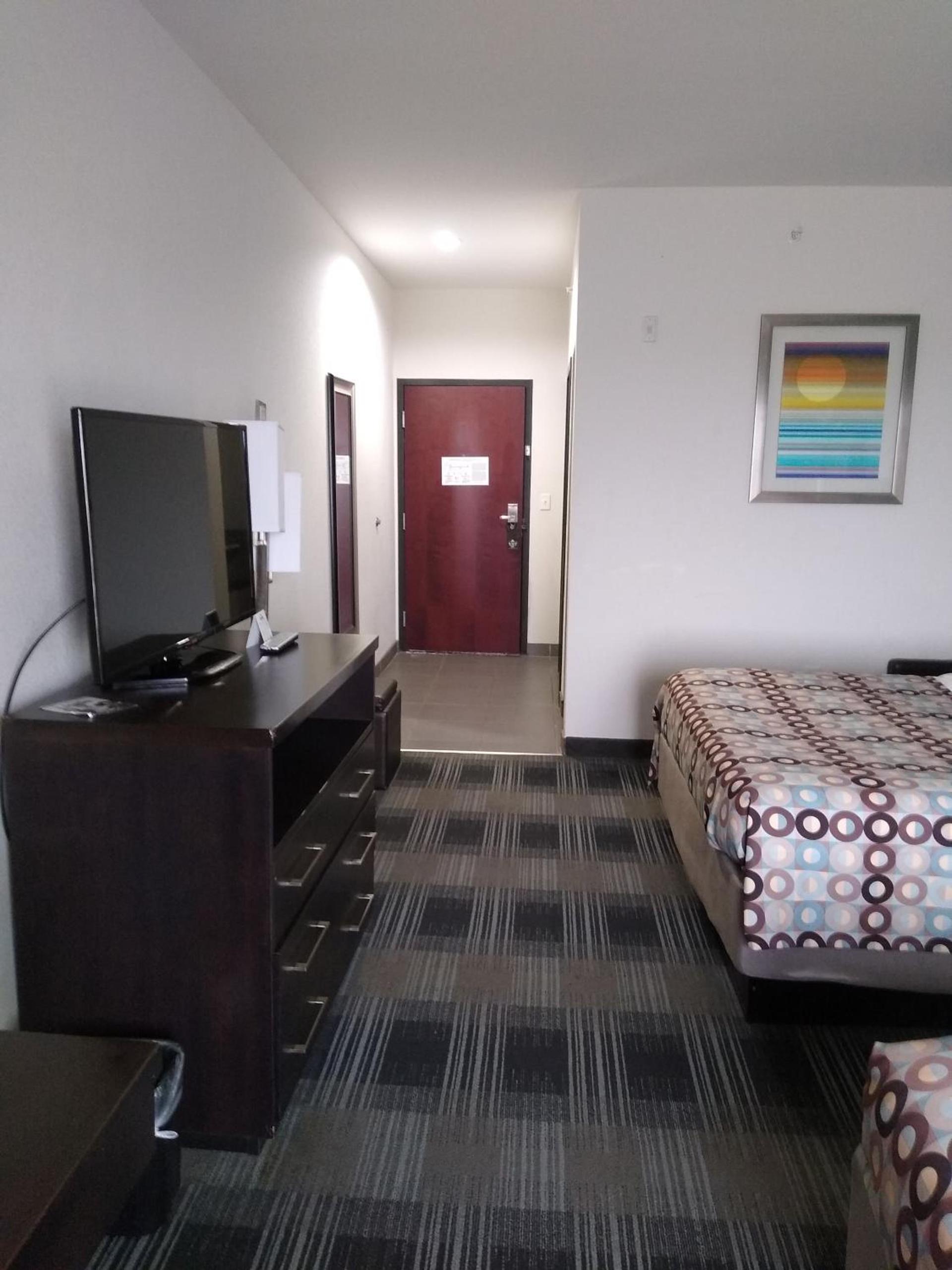 Days Inn by Wyndham Alva photo 42