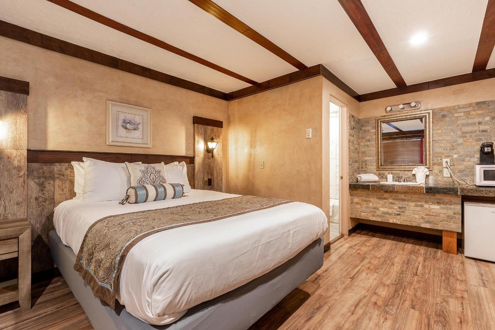 Wanderlust Inn photo 19