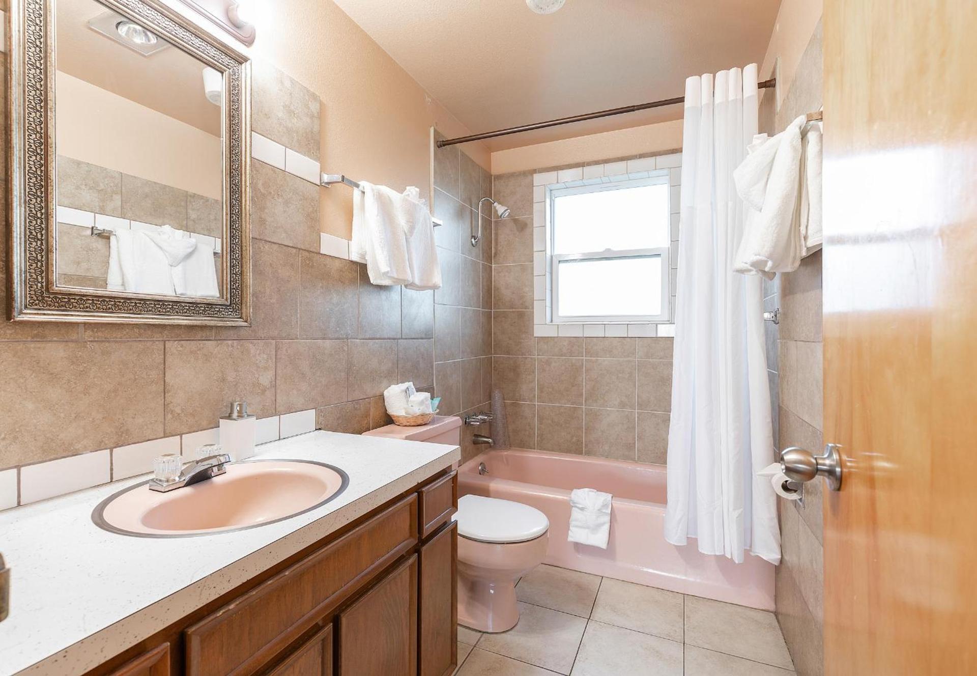 Wanderlust Inn photo 16