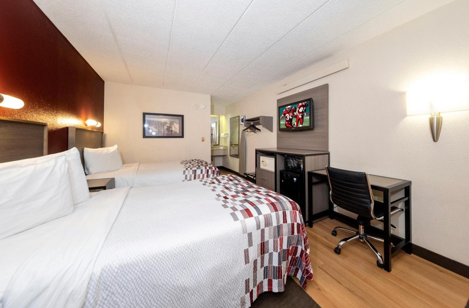 Red Roof Inn Edison photo 16