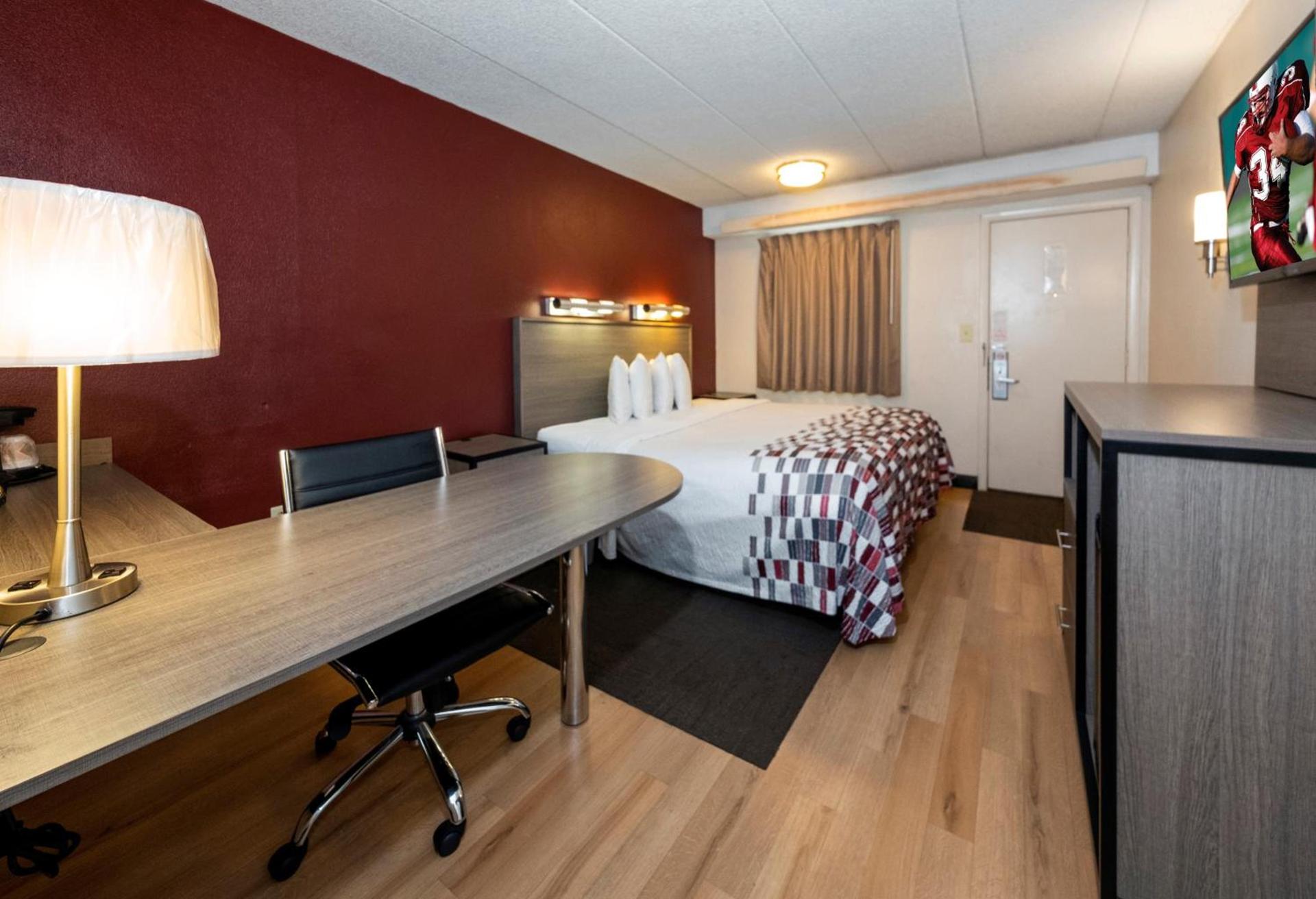 Red Roof Inn Edison photo 11