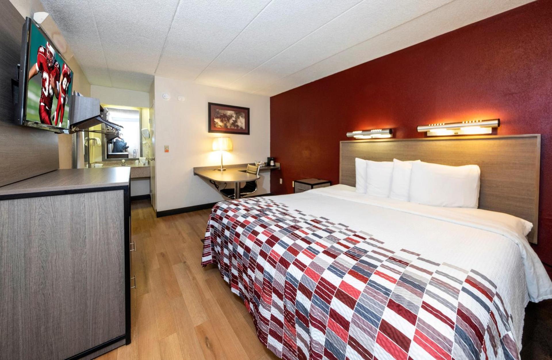 Red Roof Inn Edison photo 12