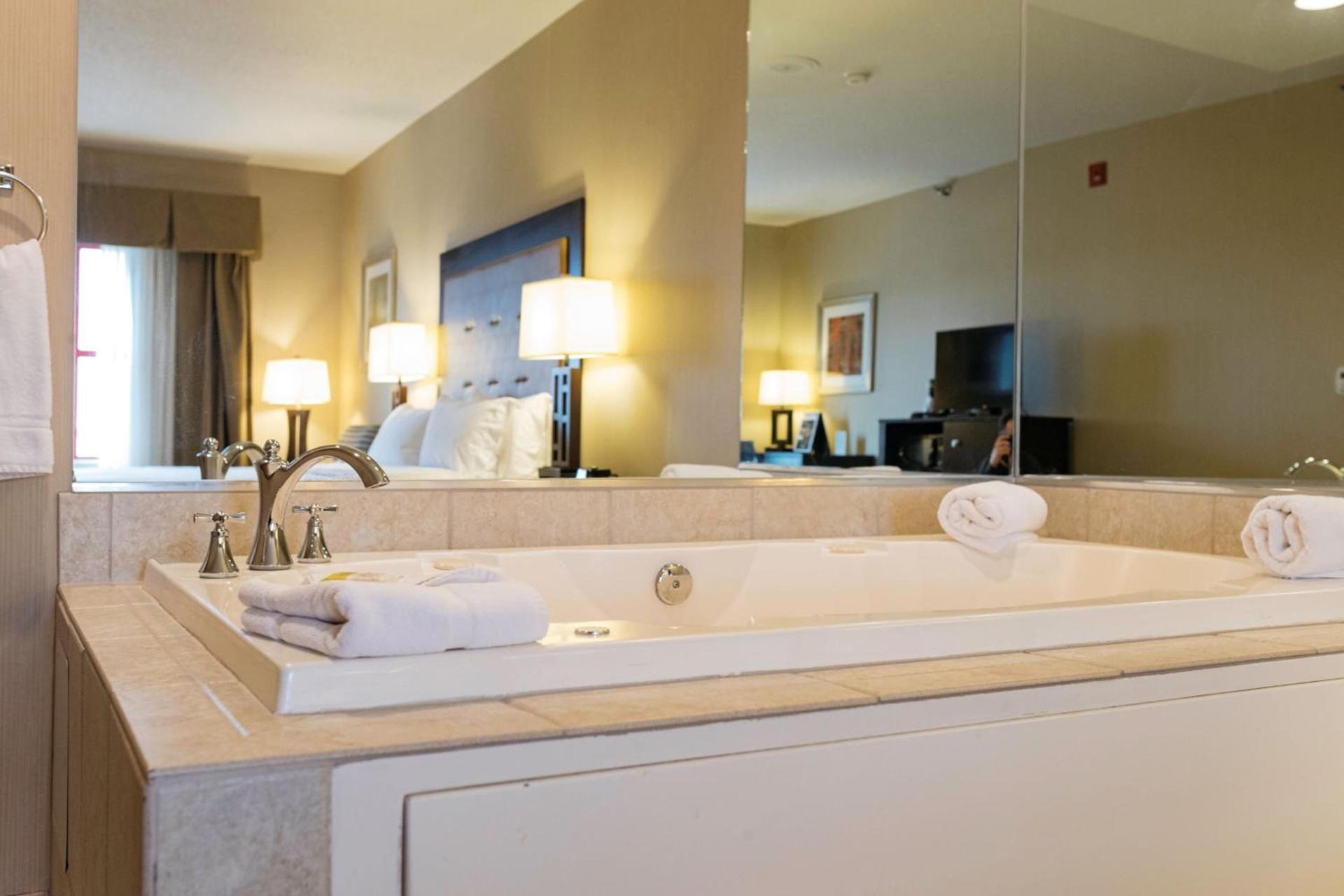 Holiday Inn Express & Suites - Olathe North by IHG photo 38