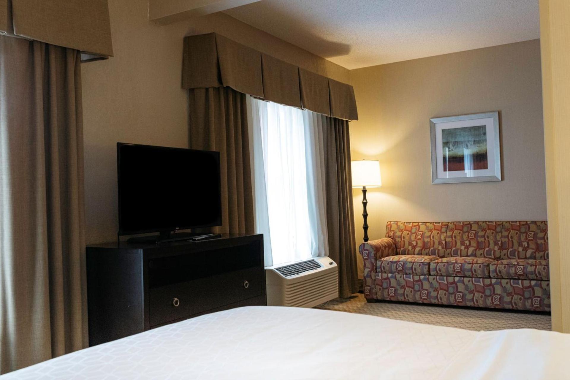 Holiday Inn Express & Suites - Olathe North by IHG photo 40