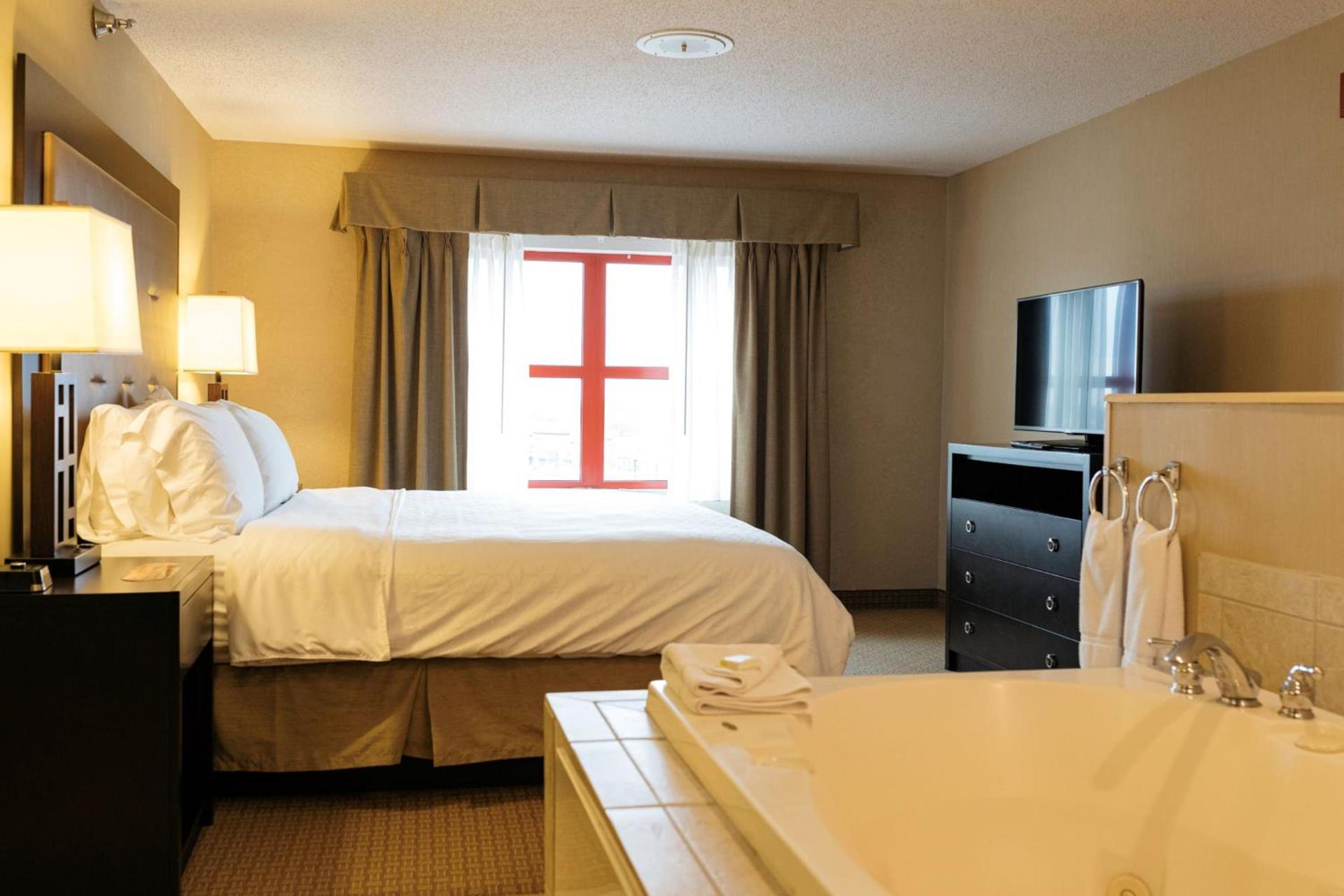 Holiday Inn Express & Suites - Olathe North by IHG photo 37