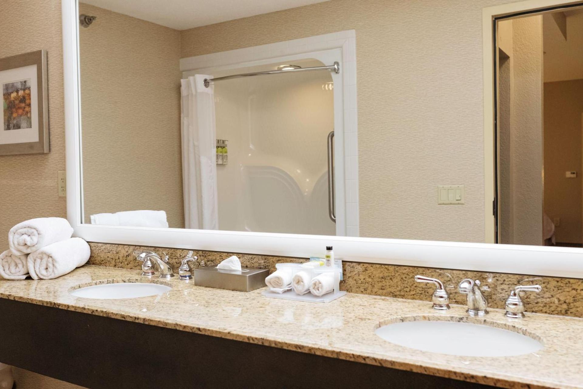 Holiday Inn Express & Suites - Olathe North by IHG photo 23