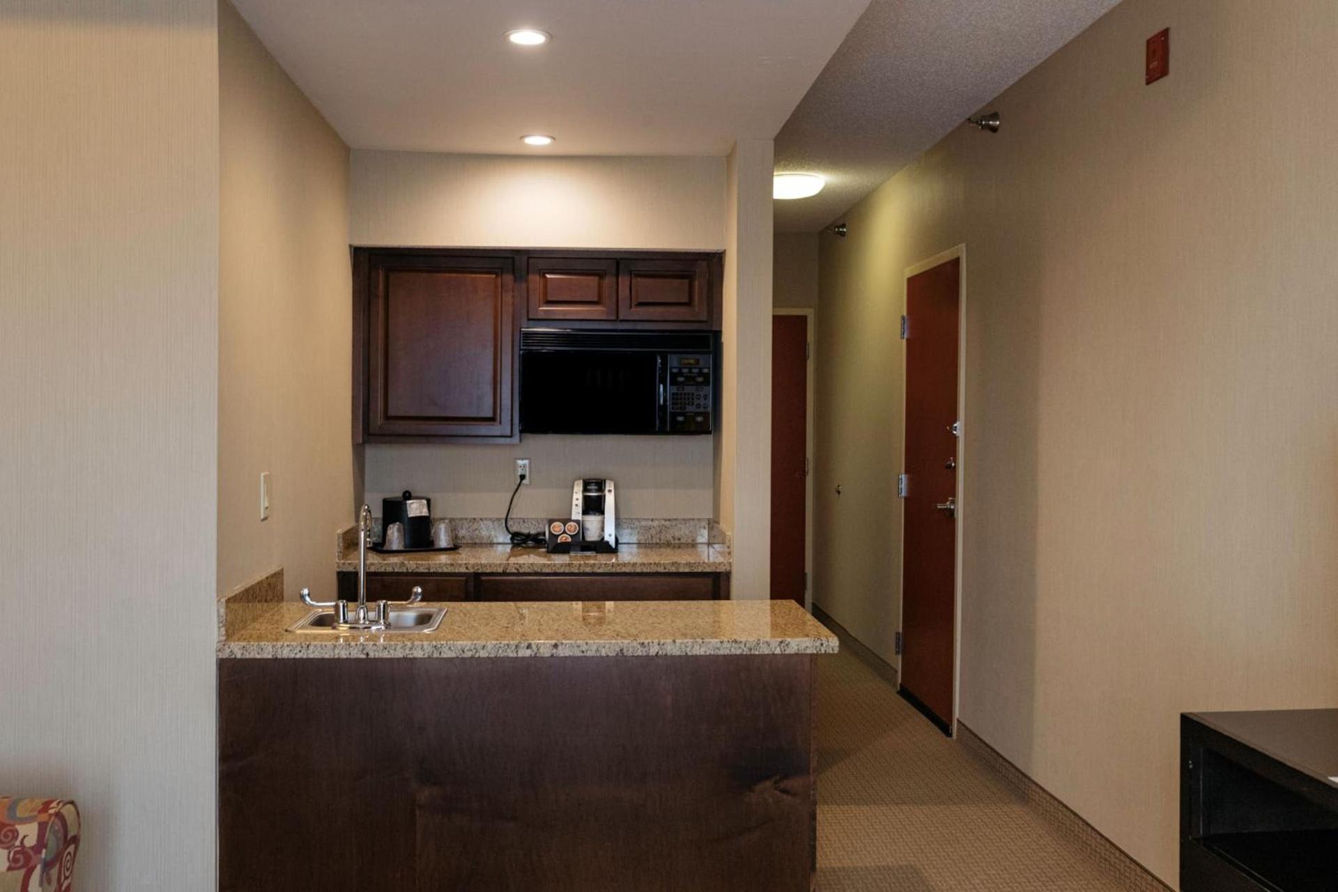 Holiday Inn Express & Suites - Olathe North by IHG photo 45