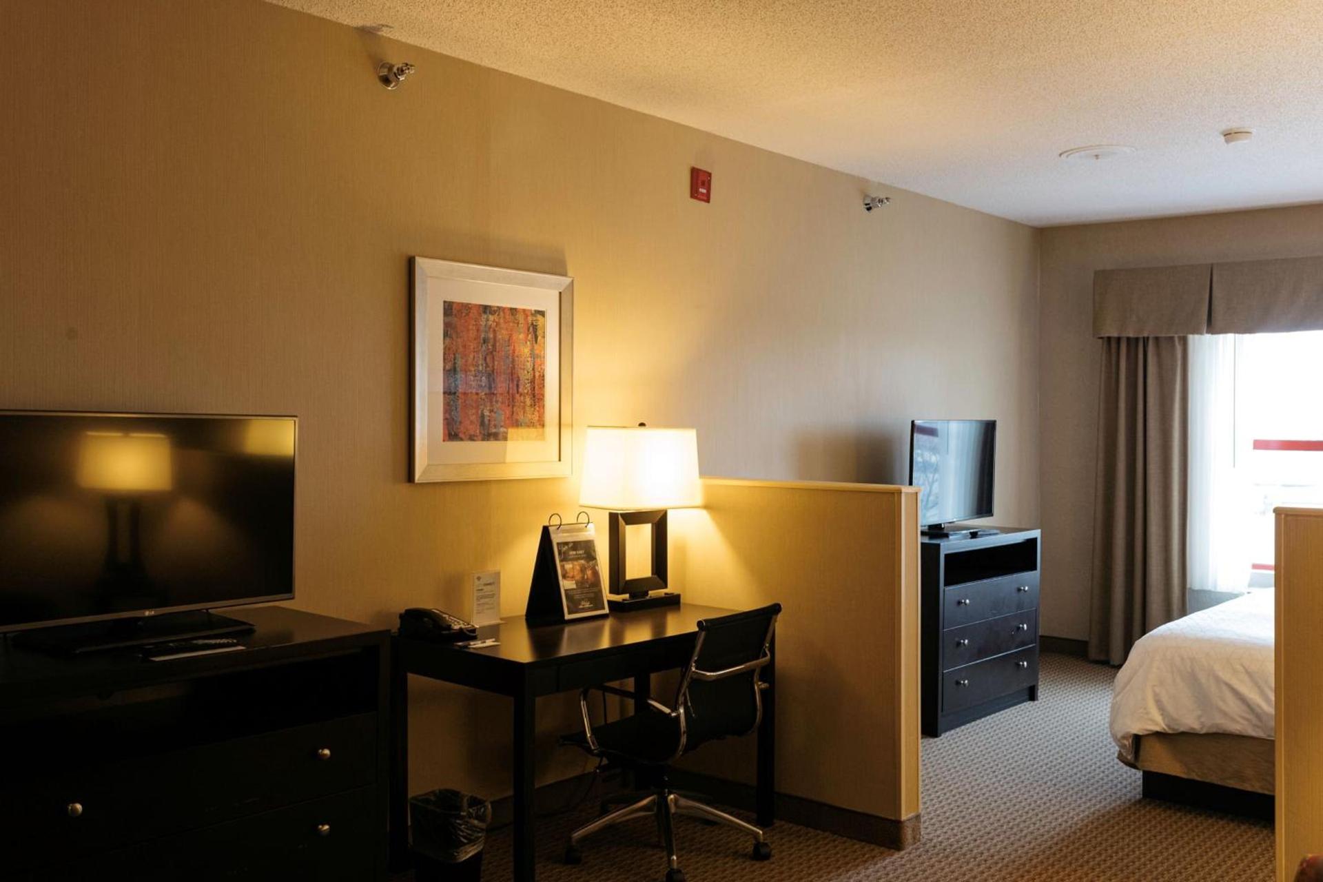 Holiday Inn Express & Suites - Olathe North by IHG photo 46