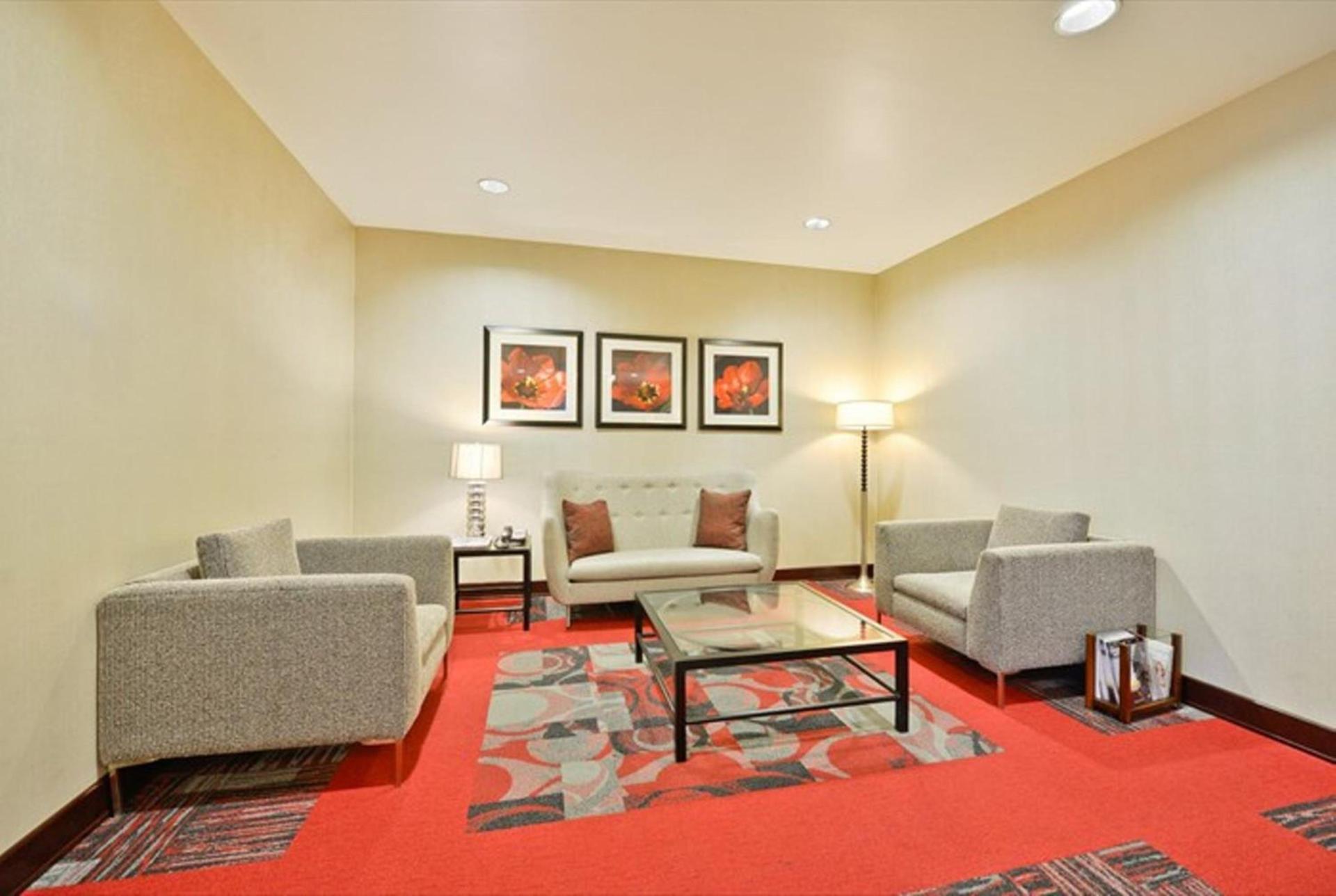 Holiday Inn Express & Suites Utica by IHG photo 20