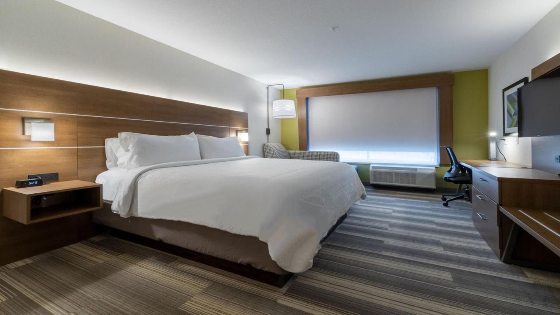 Holiday Inn Express & Suites - Marion by IHG photo 66