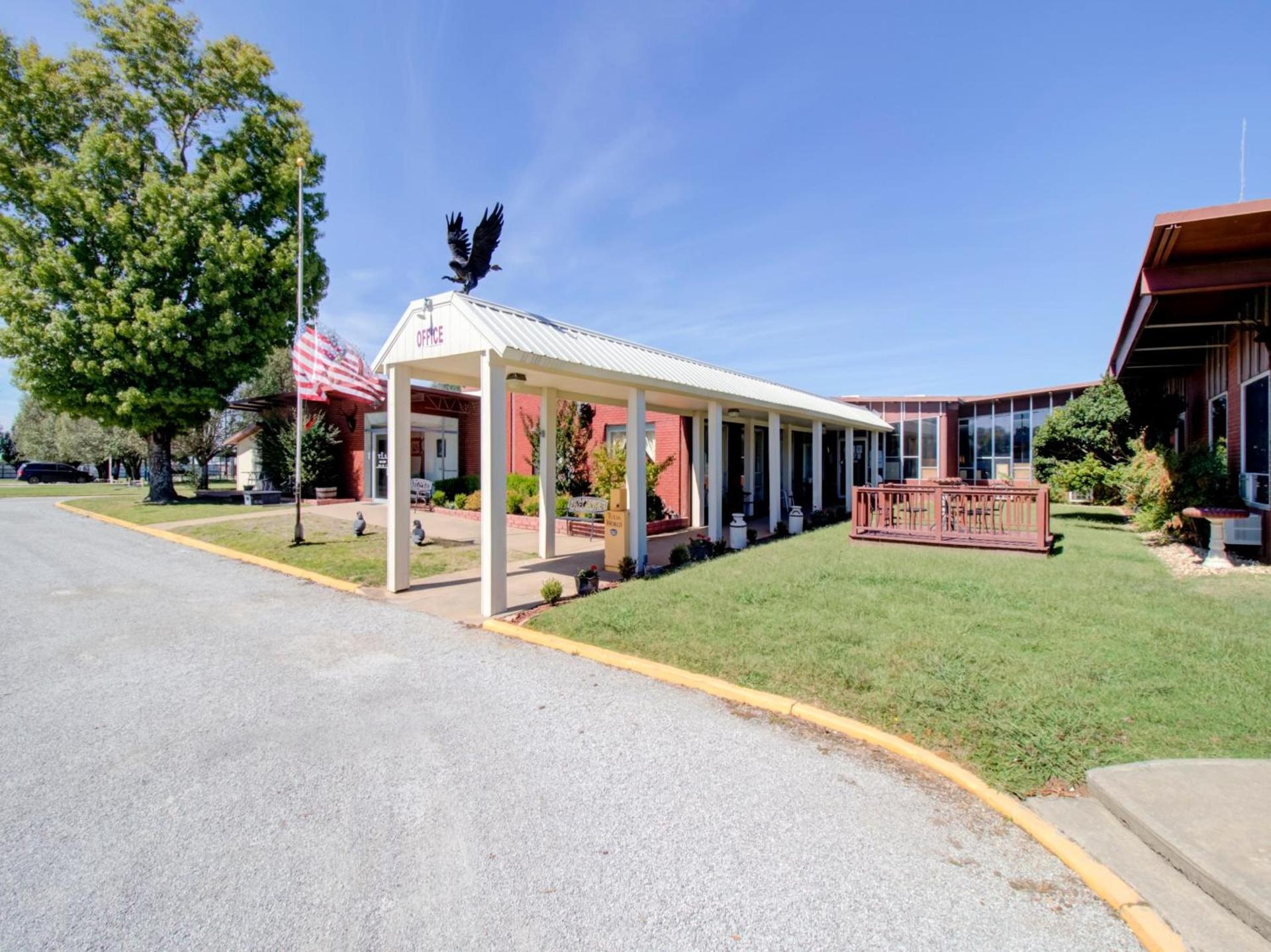 OYO Hotel Drumright I-44 OK photo 1