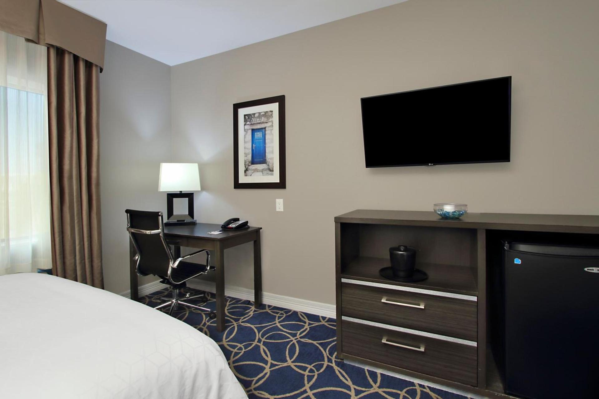 Holiday Inn Express and Suites Houston North - IAH Area by IHG photo 29
