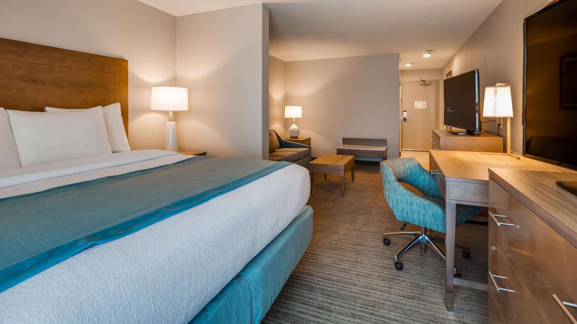 Best Western Plus Desoto photo 9