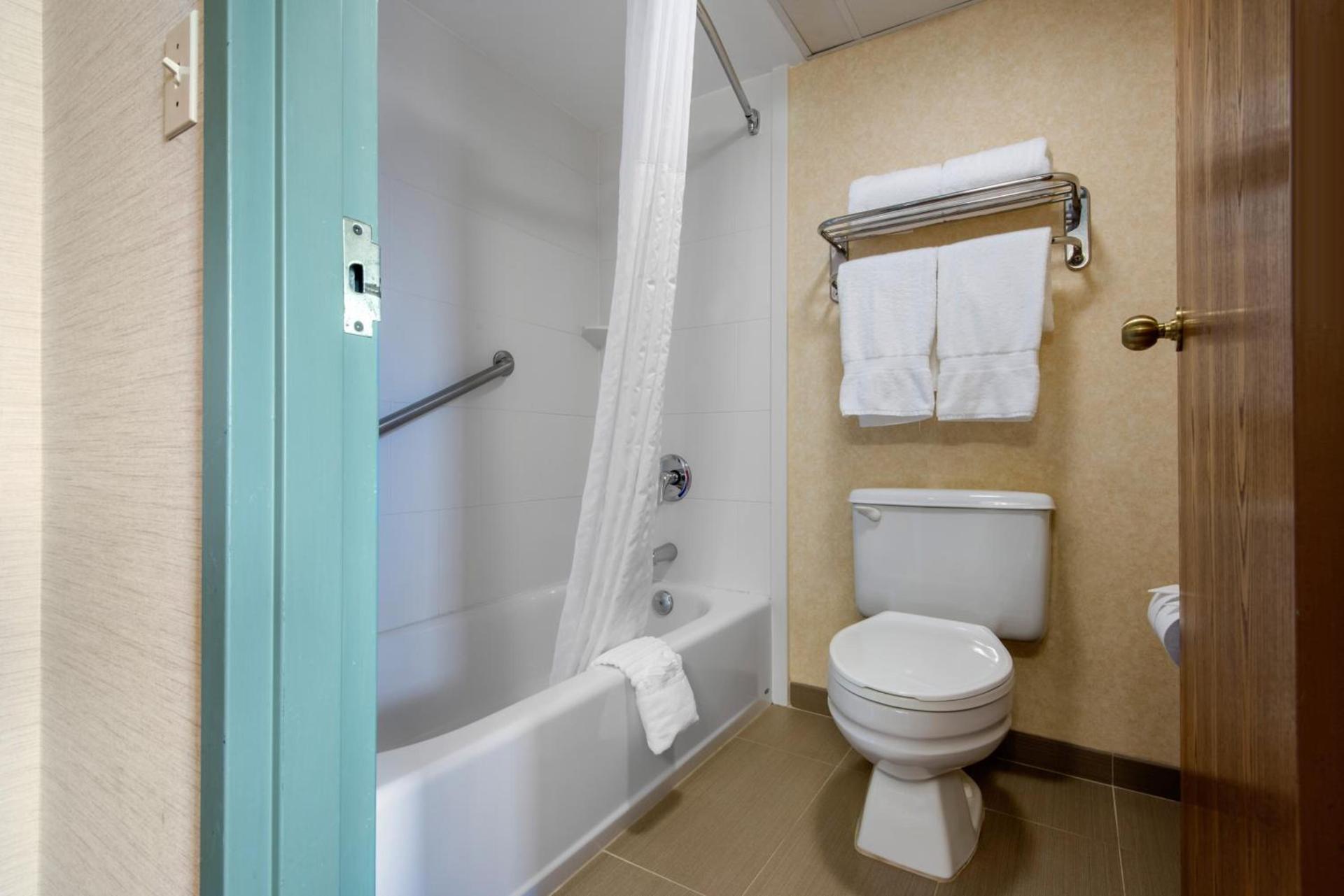 Quality Inn & Suites Mansfield photo 32