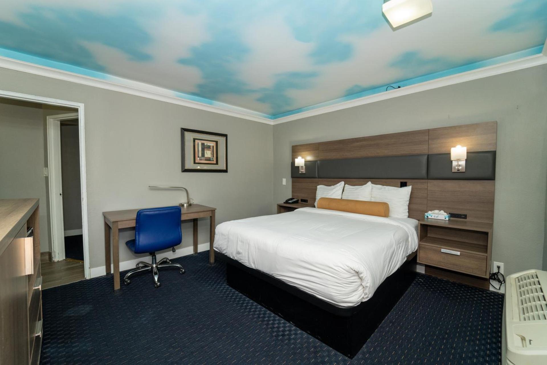 Hollywood Palms Inns & Suites photo 15